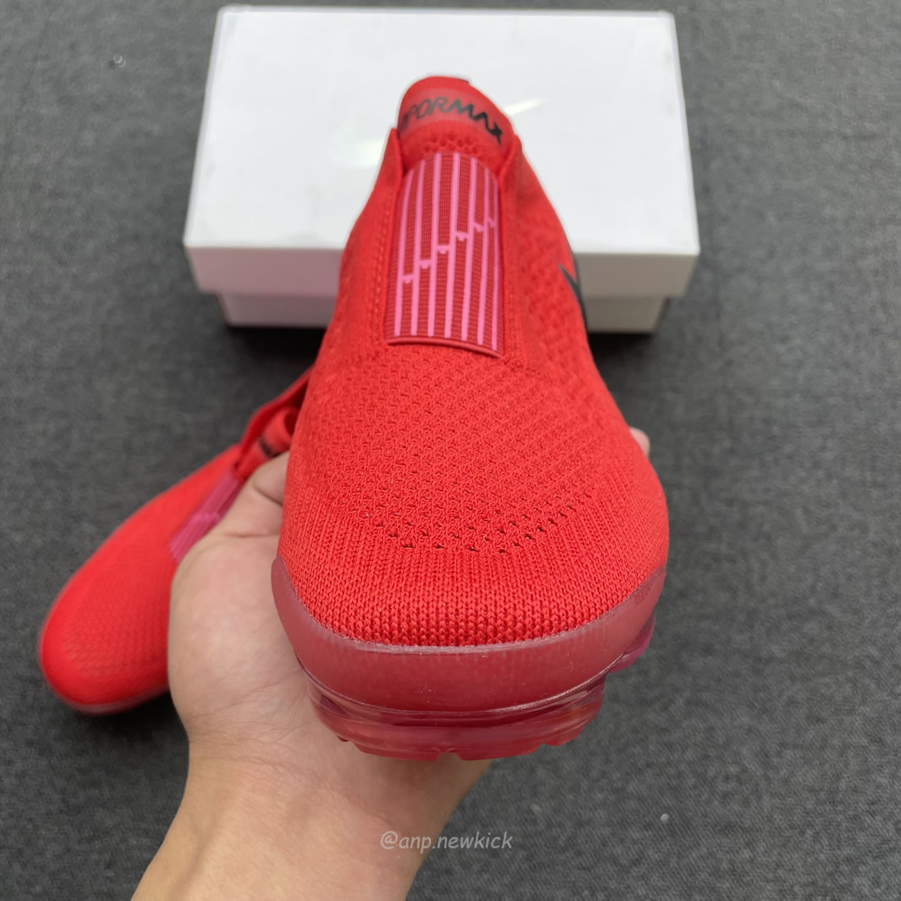 Nike Air Vapormax Moc 2 University Red Fuchsia Blast Womens Aj6599 600 (3) - www.newkick.vip