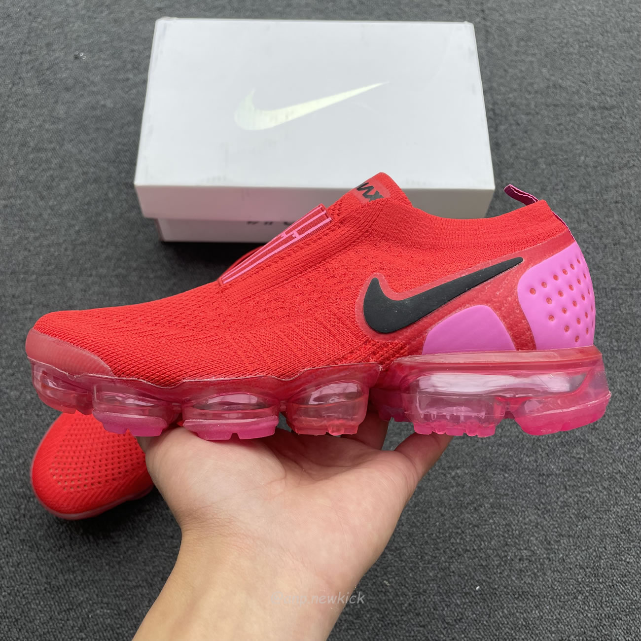 Nike Air Vapormax Moc 2 University Red Fuchsia Blast Womens Aj6599 600 (6) - www.newkick.vip