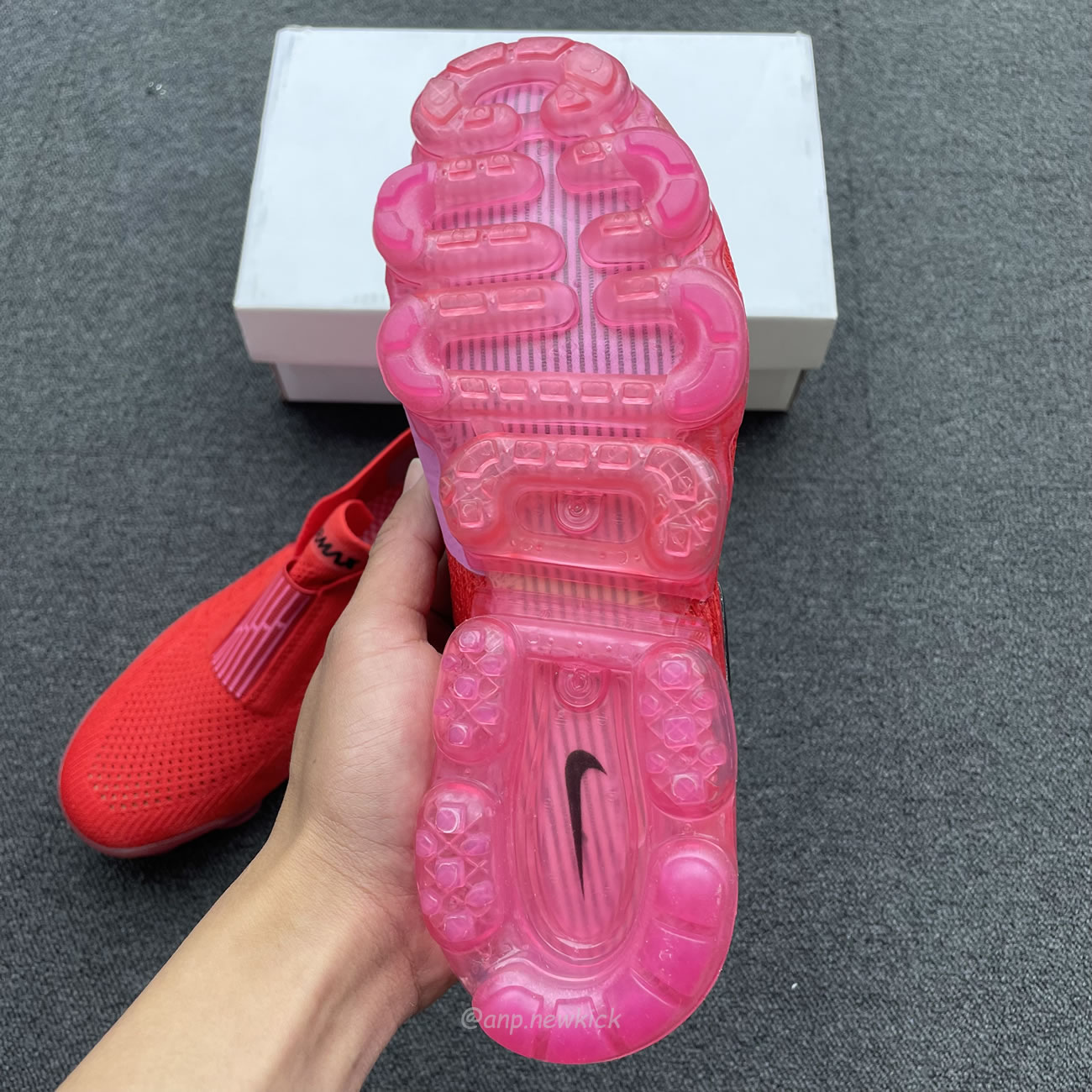 Nike Air Vapormax Moc 2 University Red Fuchsia Blast Womens Aj6599 600 (7) - www.newkick.vip