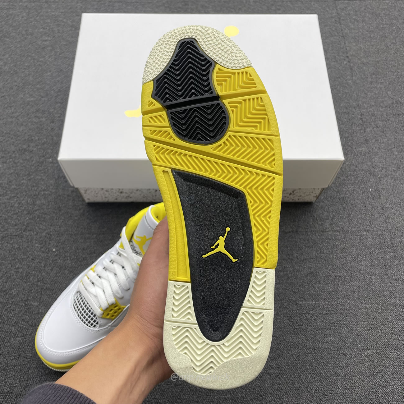 Air Jordan 4 Retro Vivid Sulfur Womens Aq9129 101 (10) - www.newkick.vip