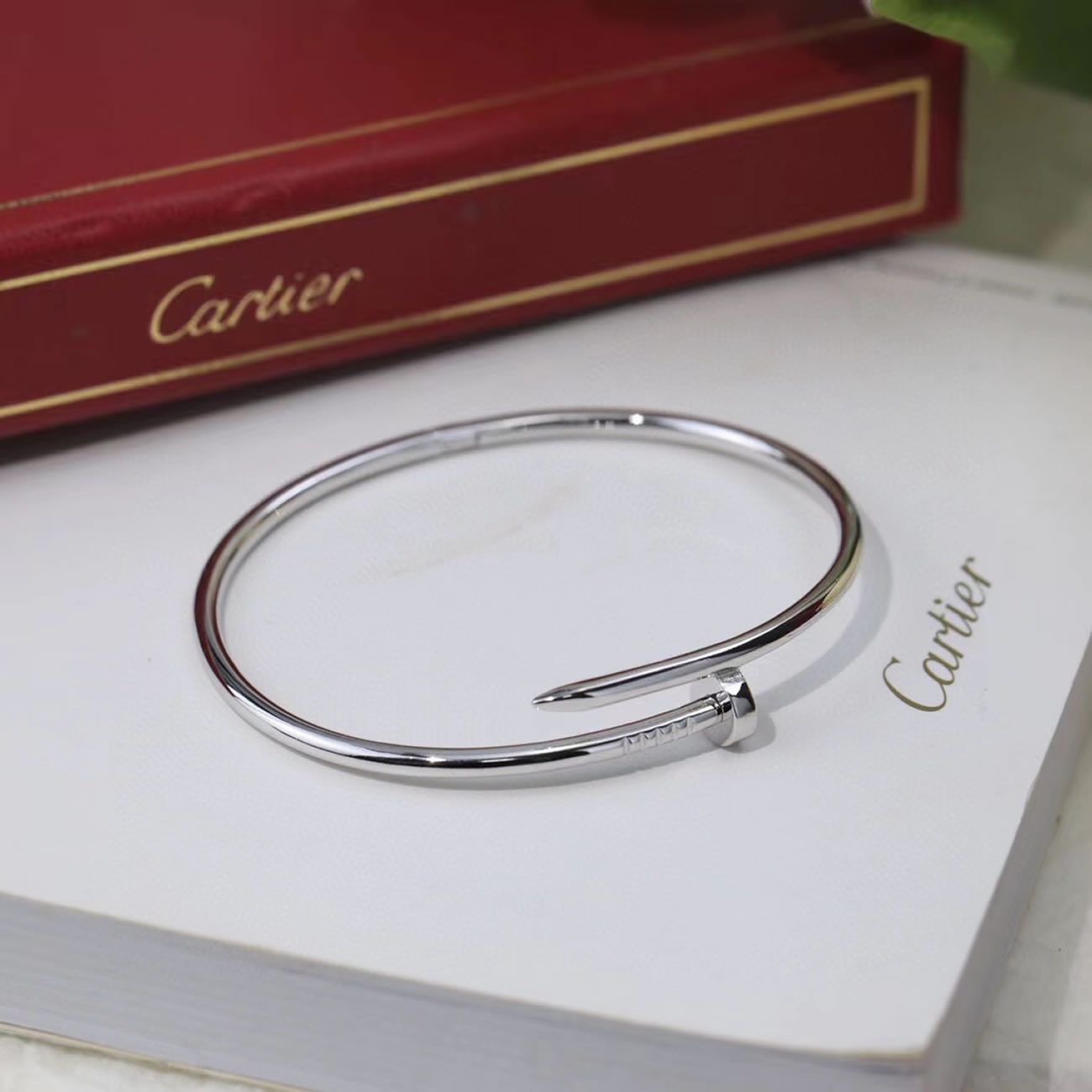 Cartier Bracelet Juste Un Clou B6062618 (2) - www.newkick.vip Cartier Bracelet Juste Un Clou B6062618 (2) - www.newkick.vip