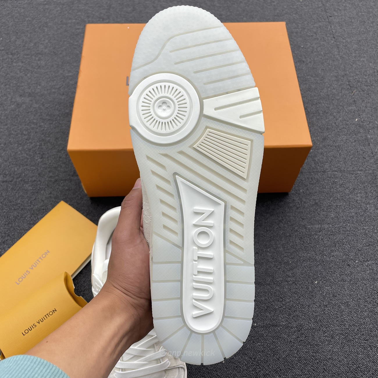 Louis Vuitton Arch Licht Sneaker Beige Cowboy (8) - www.newkick.vip Louis Vuitton Arch Licht Sneaker Beige Cowboy (8) - www.newkick.vip