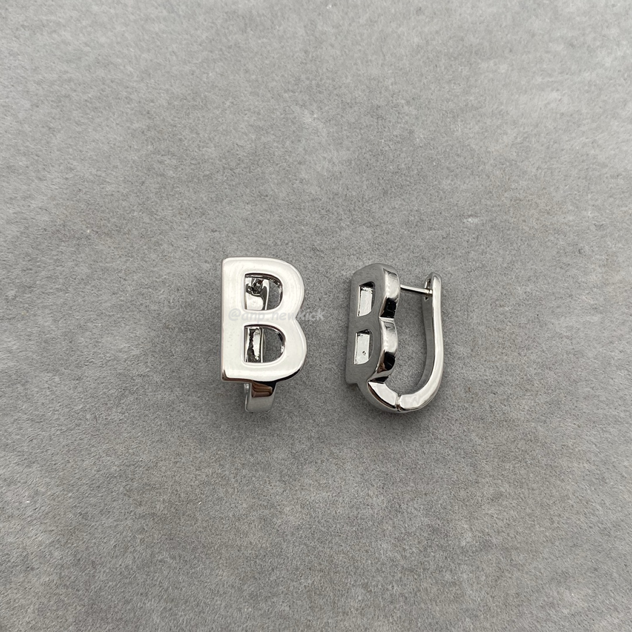 Balenciaga Earrings (1) - www.newkick.vip Balenciaga Earrings (1) - www.newkick.vip