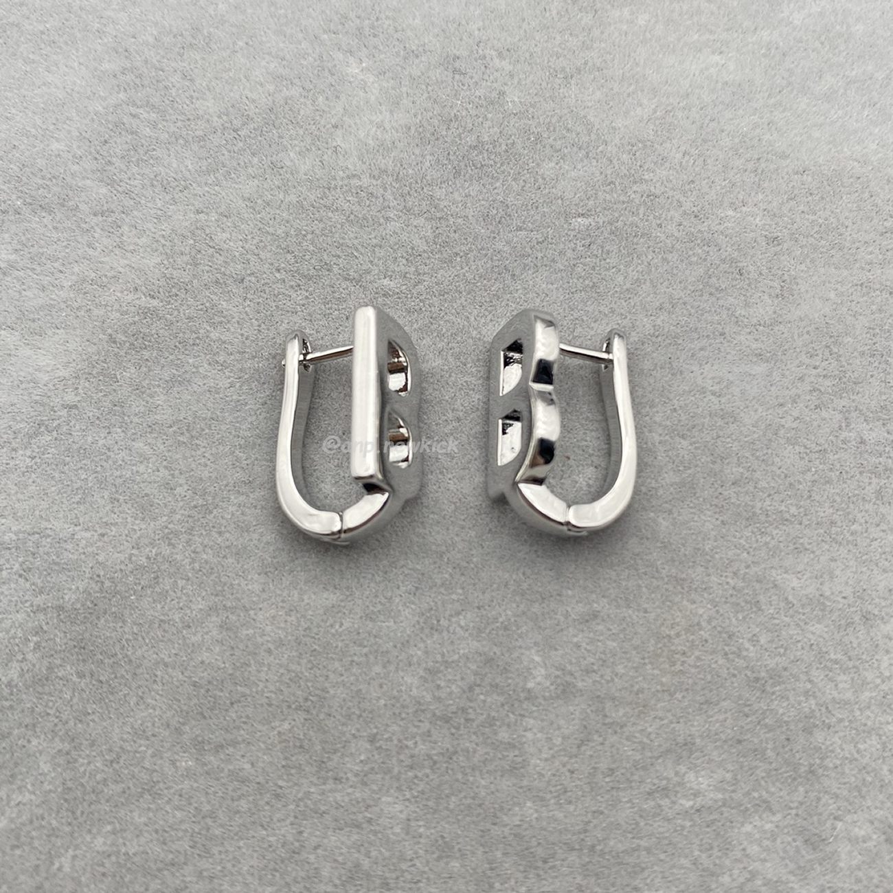 Balenciaga Earrings (3) - www.newkick.vip Balenciaga Earrings (3) - www.newkick.vip
