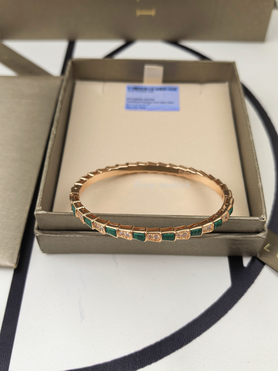 Bulgari Peacock Stone Snake Bone Bracelet (2) - www.newkick.vip