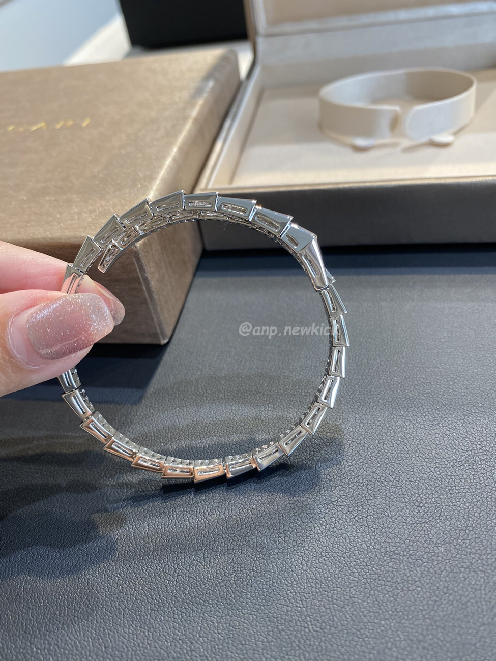 Bulgari Serpentine Full Diamond Bracelet (2) - www.newkick.vip Bulgari Serpentine Full Diamond Bracelet (2) - www.newkick.vip