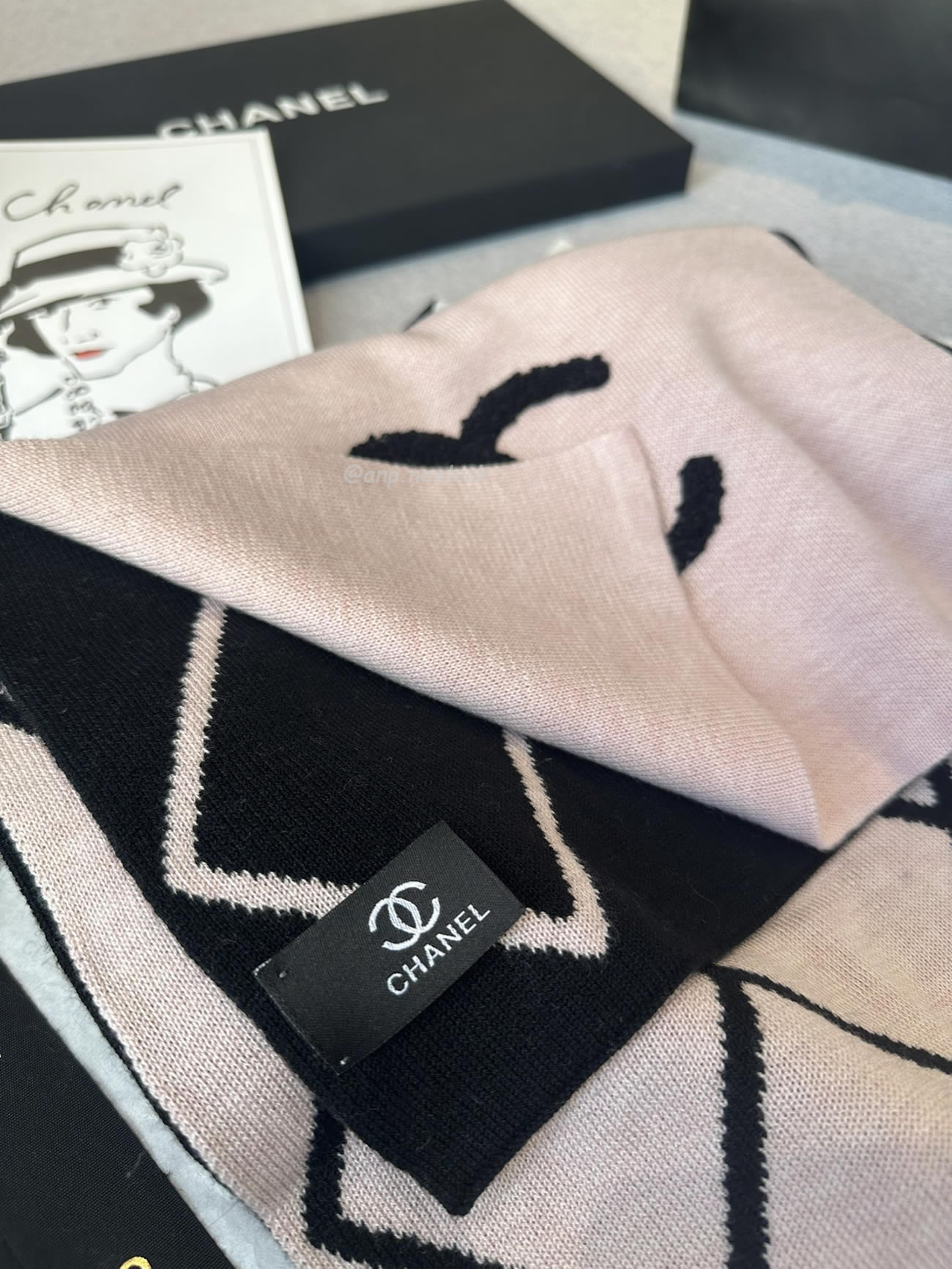 Chanel 2024 New 24b Cashmere Knitted Scarf 30x180cm (5) - www.newkick.vip Chanel 2024 New 24b Cashmere Knitted Scarf 30x180cm (5) - www.newkick.vip
