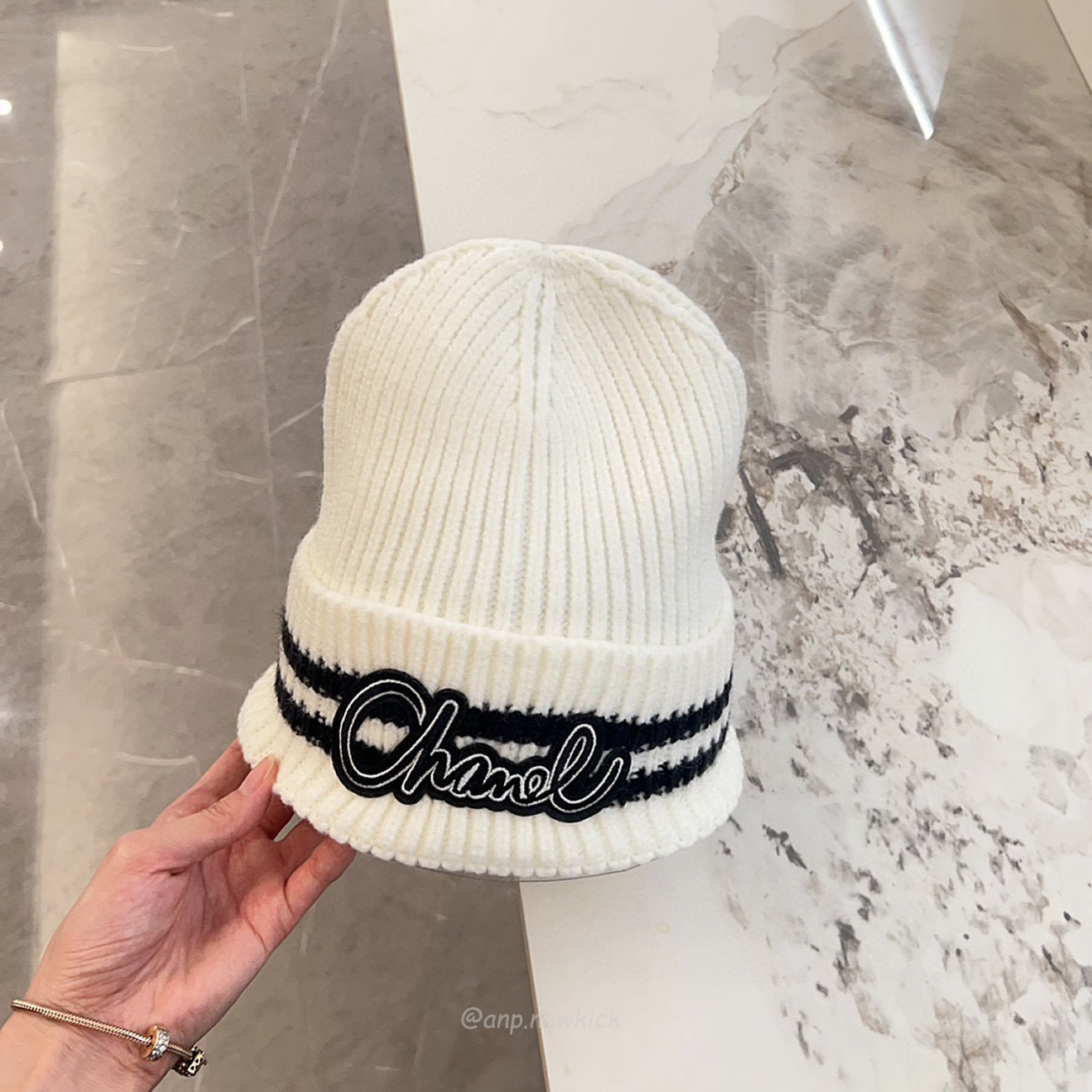 Chanel Knitted Cold Hat White Black Gray Brown (8) - www.newkick.vip Chanel Knitted Cold Hat White Black Gray Brown (8) - www.newkick.vip