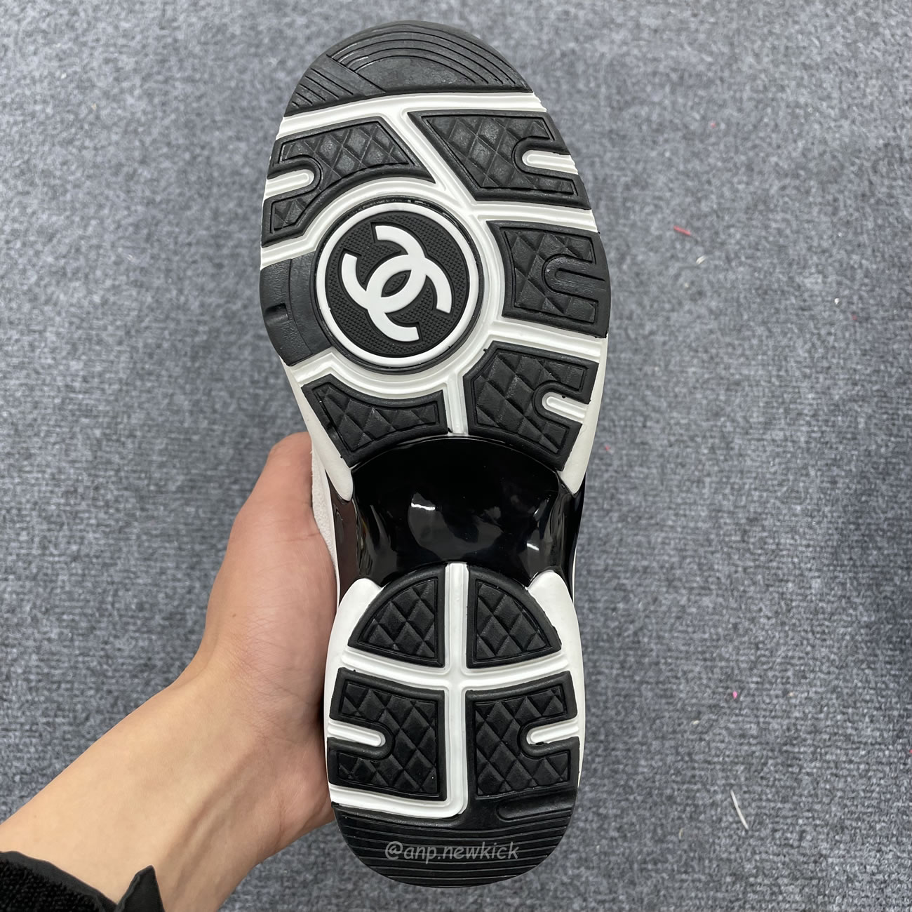 Chanel White Pink Blue Sneakers (5) - www.newkick.vip
