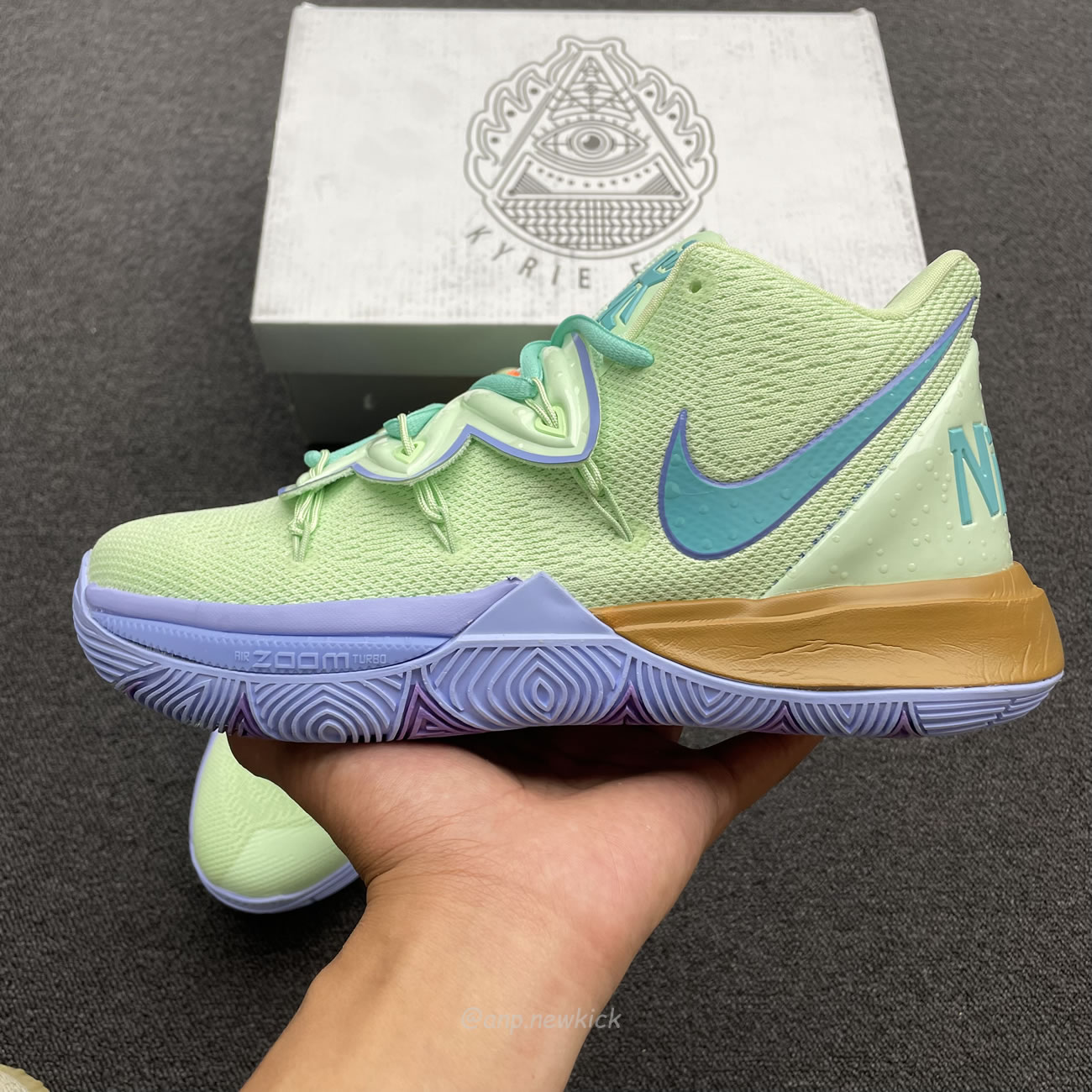 Nike Kyrie 5 Spongebob Squidward Patrick Cj6951 300 Cj6950 600 (11) - www.newkick.vip Nike Kyrie 5 Spongebob Squidward Patrick Cj6951 300 Cj6950 600 (11) - www.newkick.vip