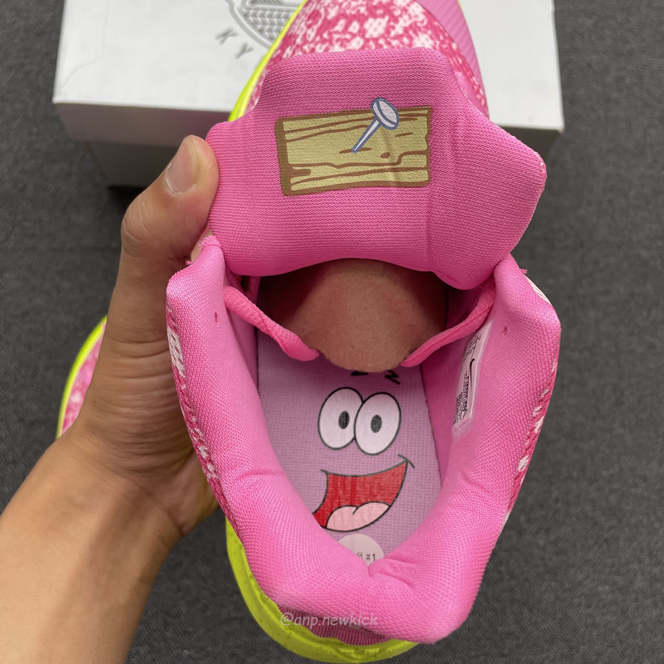 Nike Kyrie 5 Spongebob Squidward Patrick Cj6951 300 Cj6950 600 (7) - www.newkick.vip Nike Kyrie 5 Spongebob Squidward Patrick Cj6951 300 Cj6950 600 (7) - www.newkick.vip