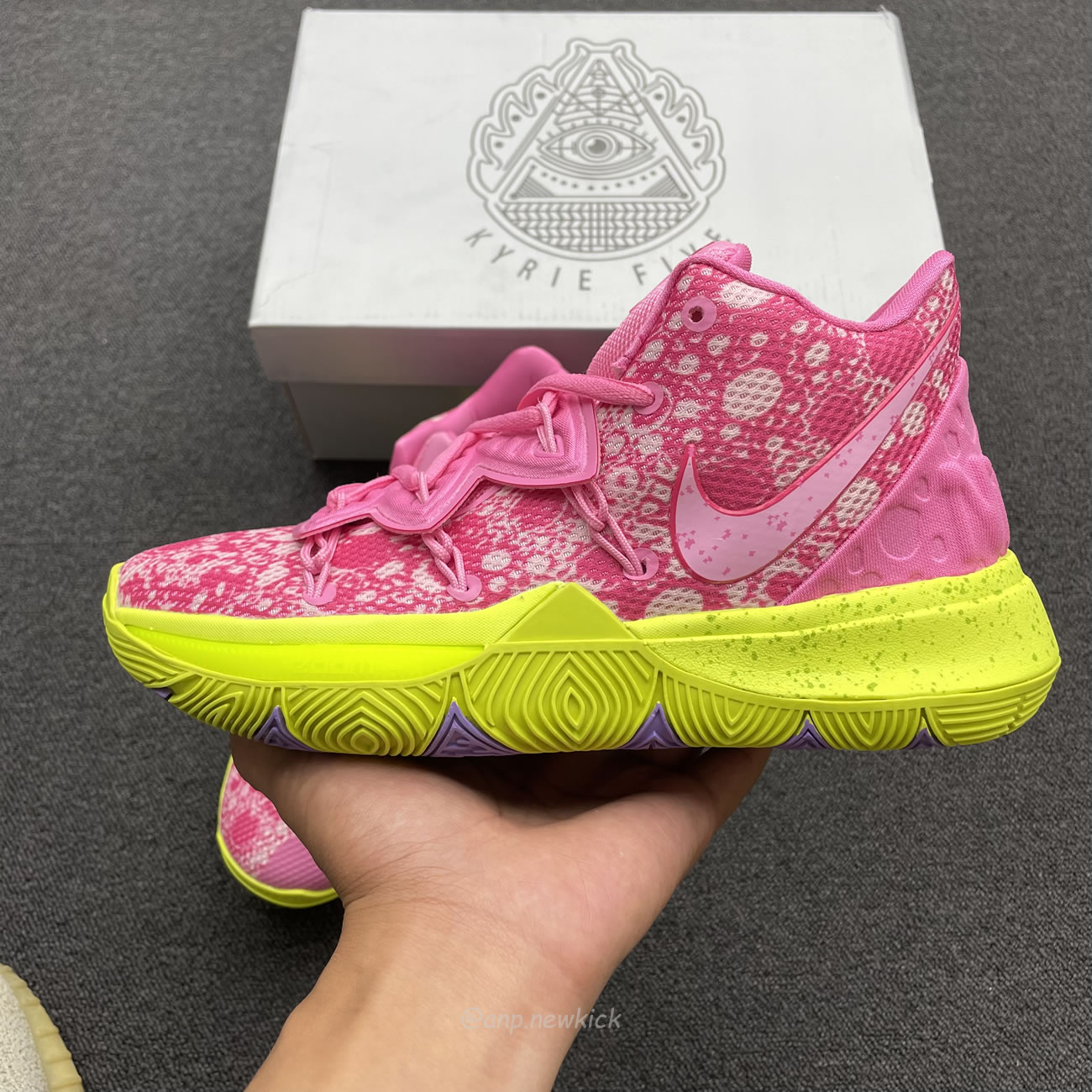 Nike Kyrie 5 Spongebob Squidward Patrick Cj6951 300 Cj6950 600 (8) - www.newkick.vip Nike Kyrie 5 Spongebob Squidward Patrick Cj6951 300 Cj6950 600 (8) - www.newkick.vip