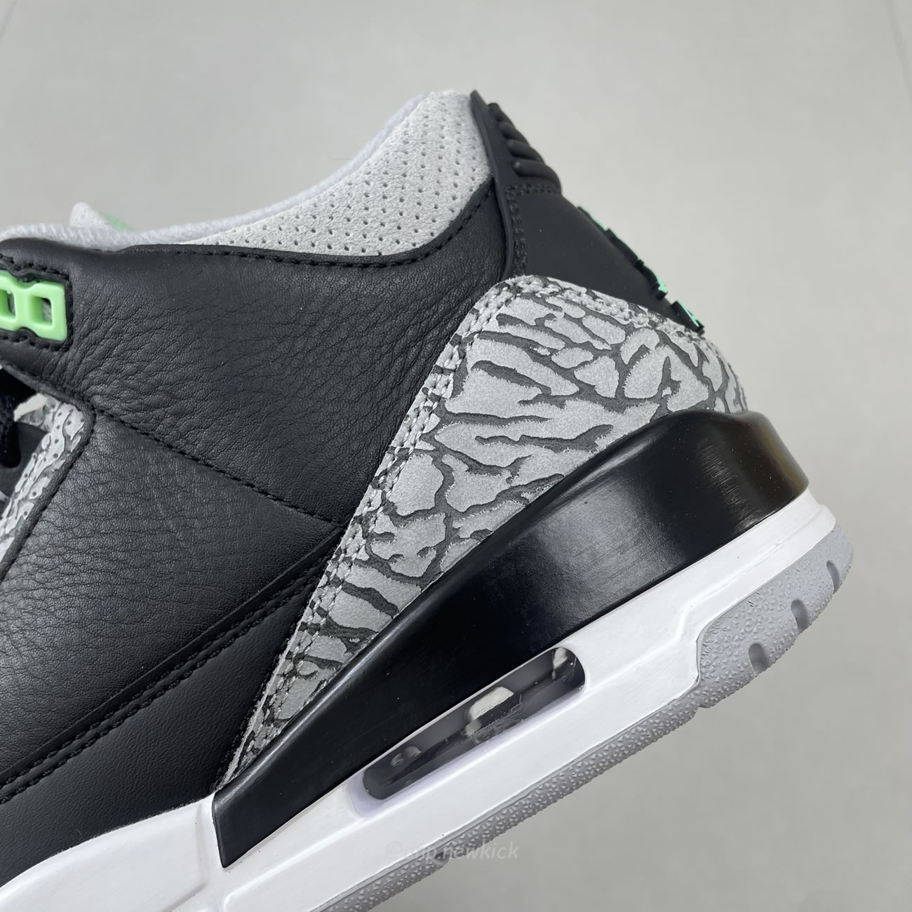 Air Jordan 3 Retro Green Glow Ct8532 031 (4) - www.newkick.vip