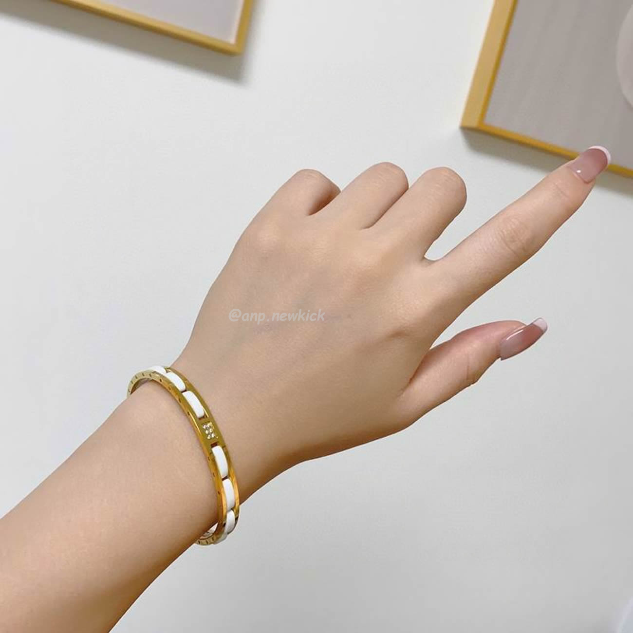 Cartier Bracelet 18k Gold (2) - www.newkick.vip Cartier Bracelet 18k Gold (2) - www.newkick.vip