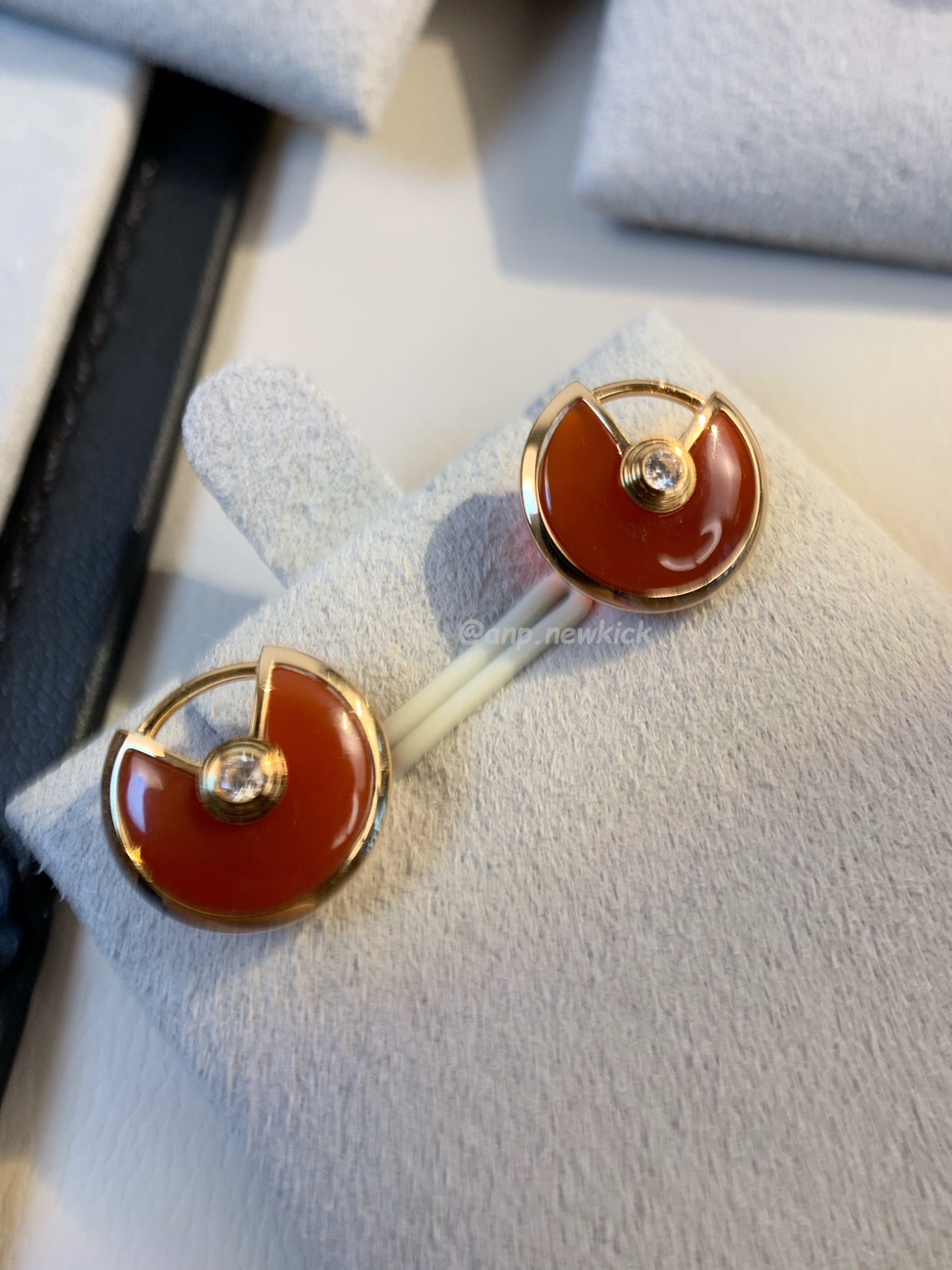 Cartier Nail With Diamond Tips Earrings (1) - www.newkick.vip