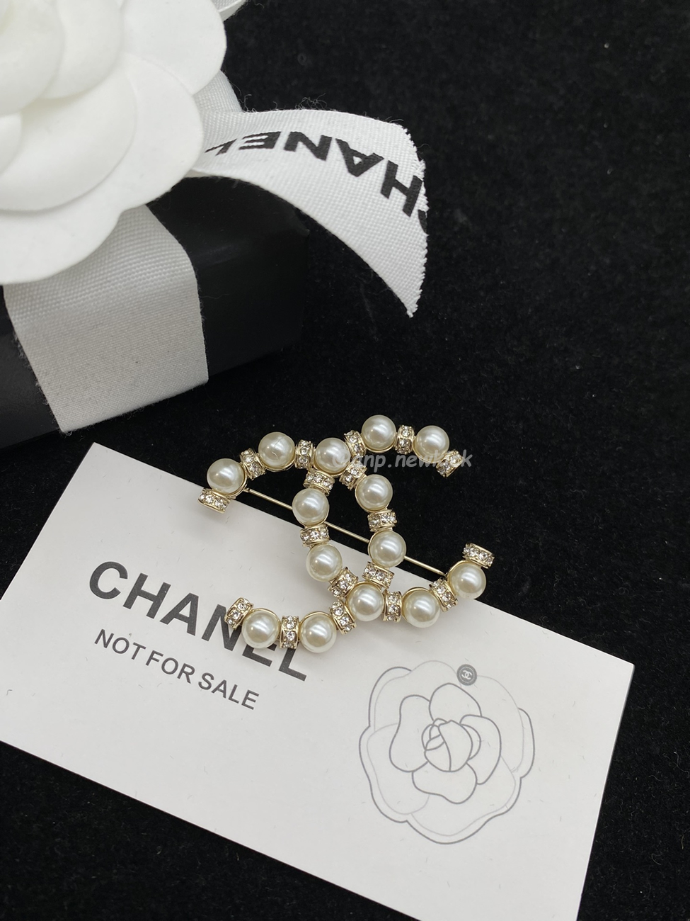Chanel Glass Pearl Cc Gold Brooch (2) - www.newkick.vip