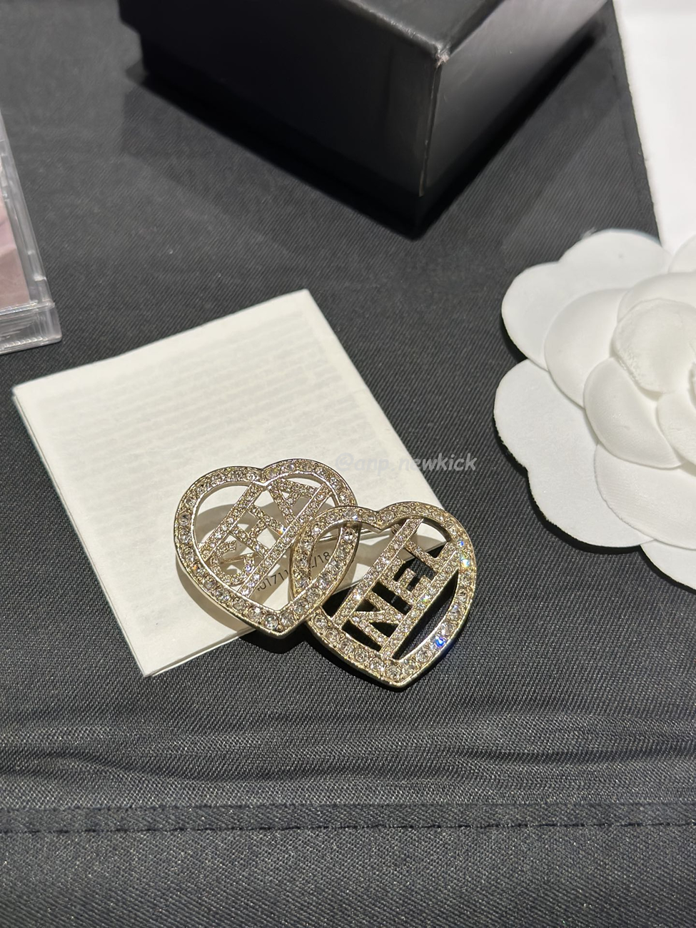 Chanel Double Heart Gold Brooch (3) - www.newkick.vip Chanel Double Heart Gold Brooch (3) - www.newkick.vip