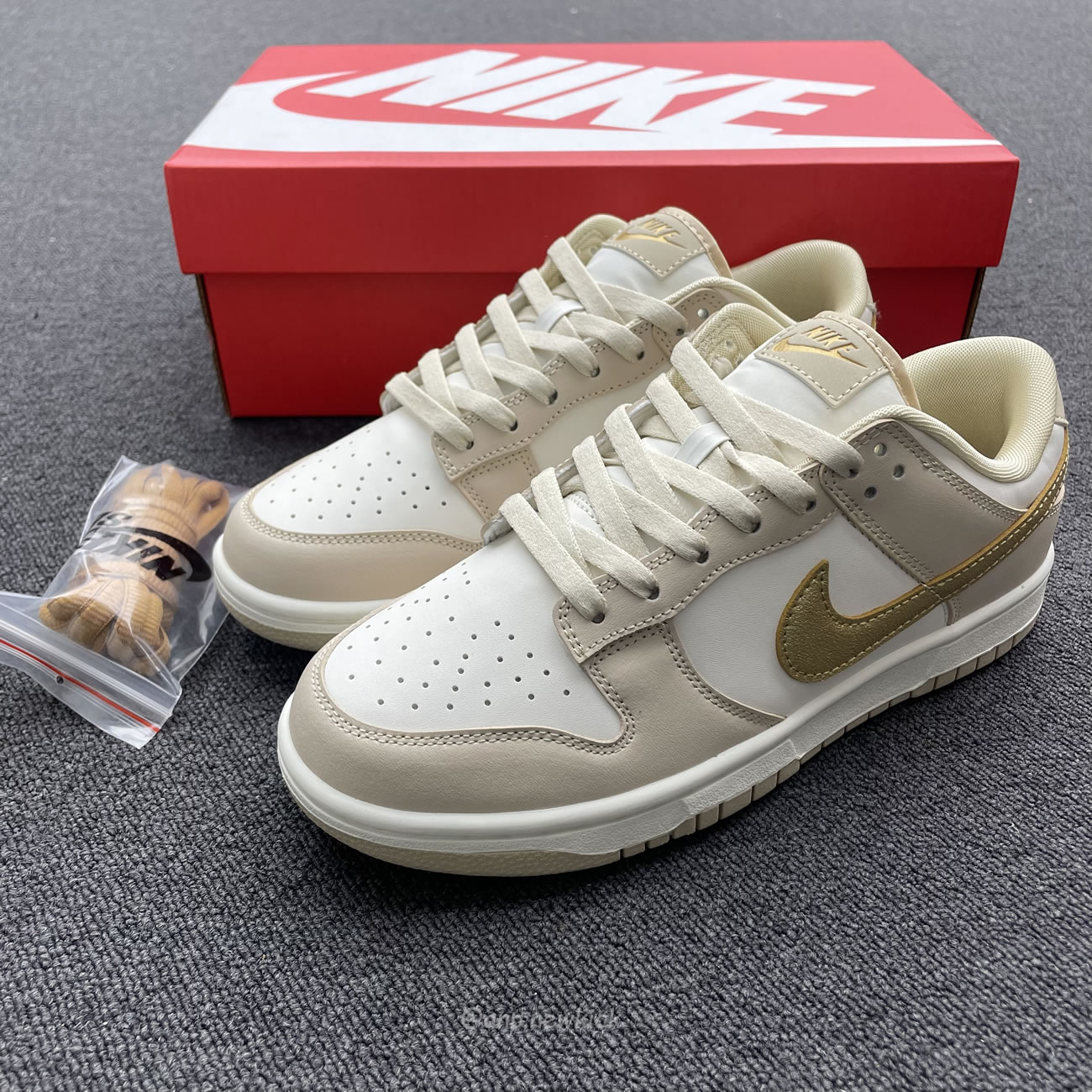 Nike Dunk Low Gold Swoosh Dx5930 001 (10) - www.newkick.vip