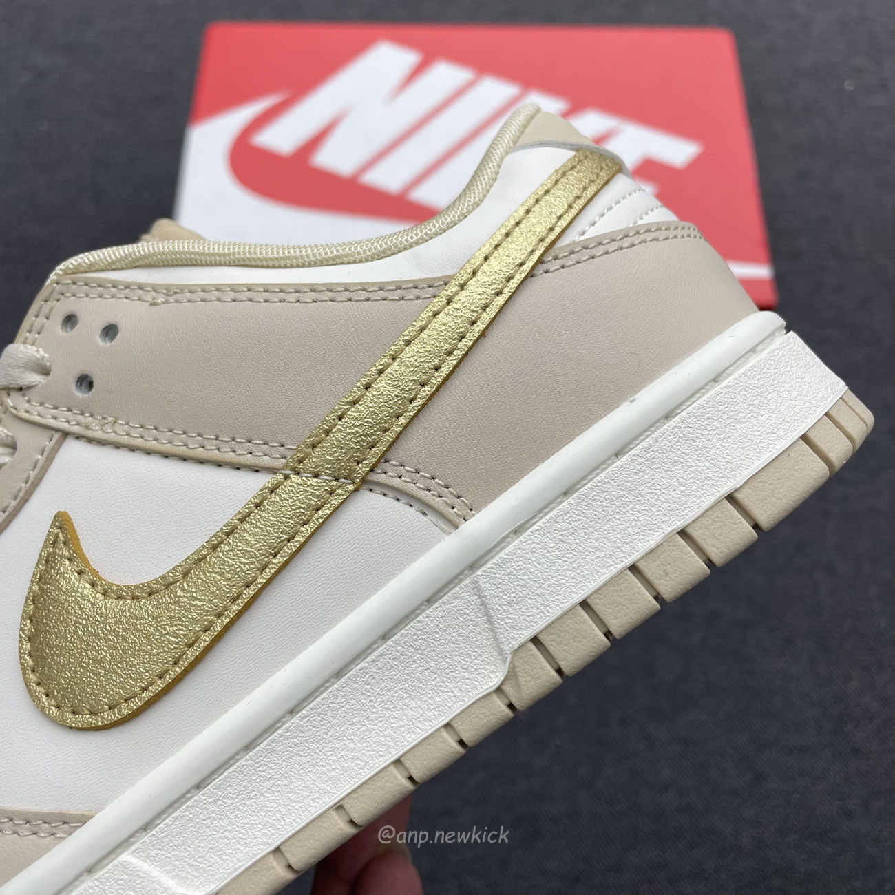 Nike Dunk Low Gold Swoosh Dx5930 001 (2) - www.newkick.vip