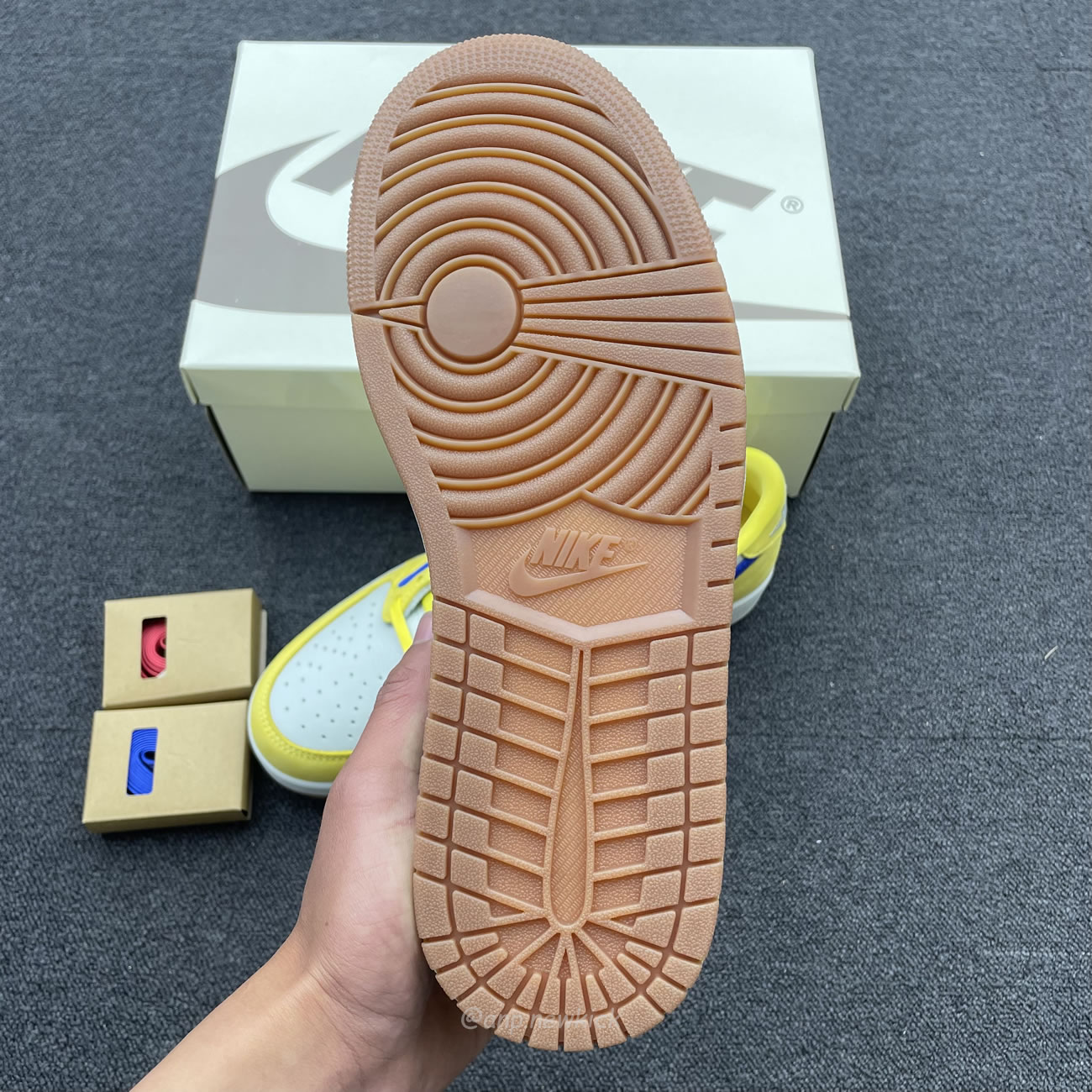 Travis Scott X Nike Air Jordan 1 Retro Low Og Sp Canary Dz4137 700 (14) - www.newkick.vip