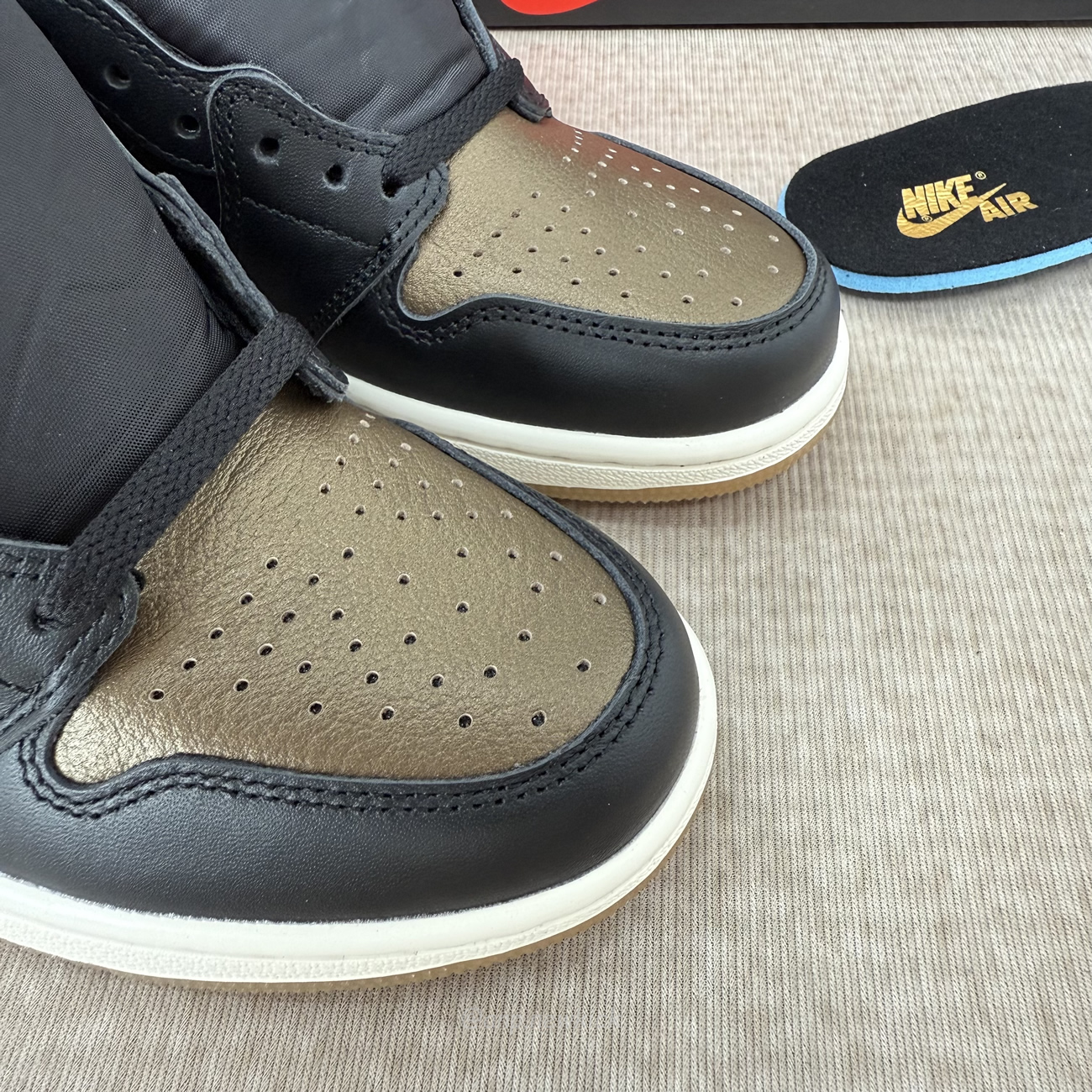 Air Jordan 1 Retro High Og Black Metallic Gold Dz5485 071 (9) - www.newkick.vip Air Jordan 1 Retro High Og Black Metallic Gold Dz5485 071 (9) - www.newkick.vip