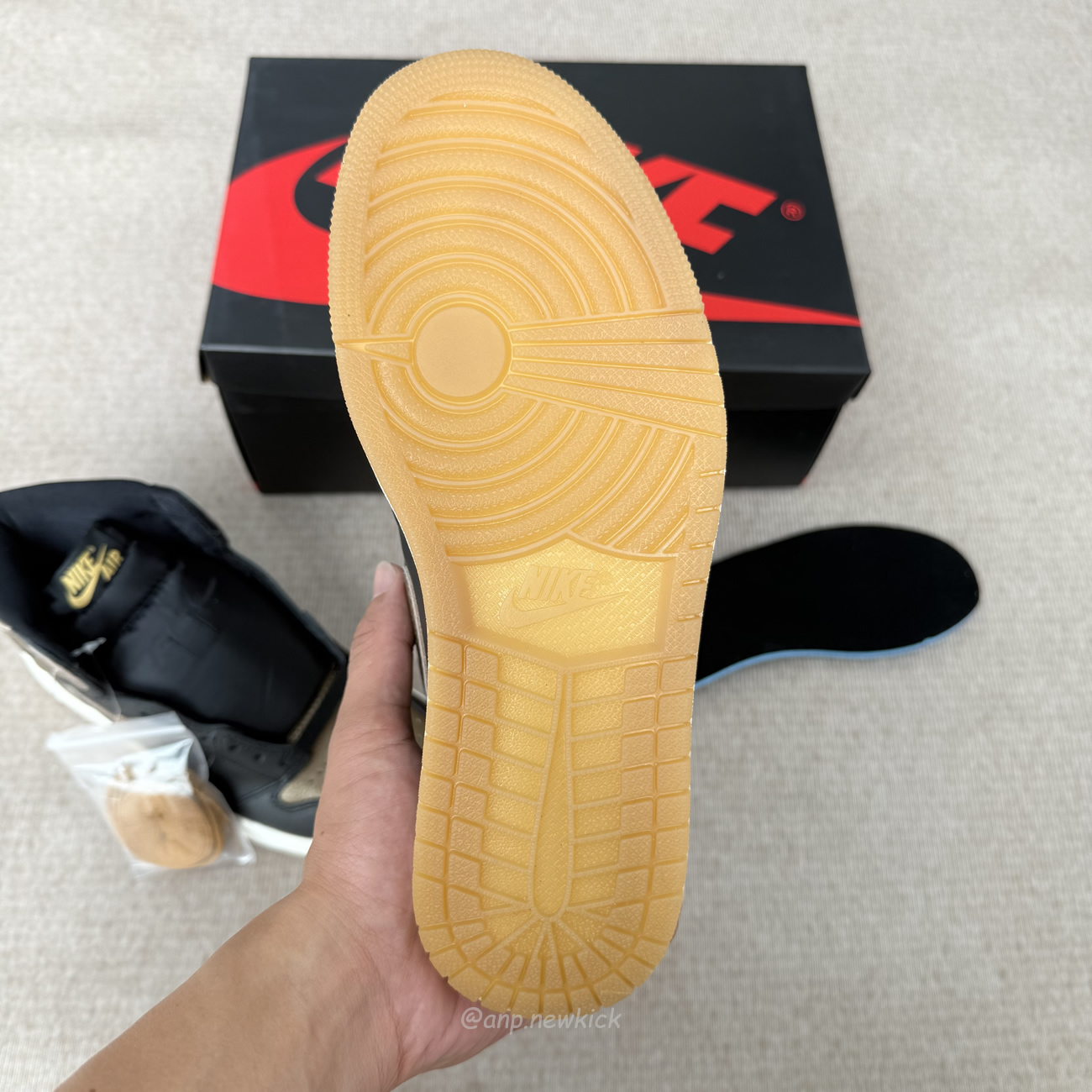 Air Jordan 1 Retro High Og Black Metallic Gold Dz5485 071 (5) - www.newkick.vip