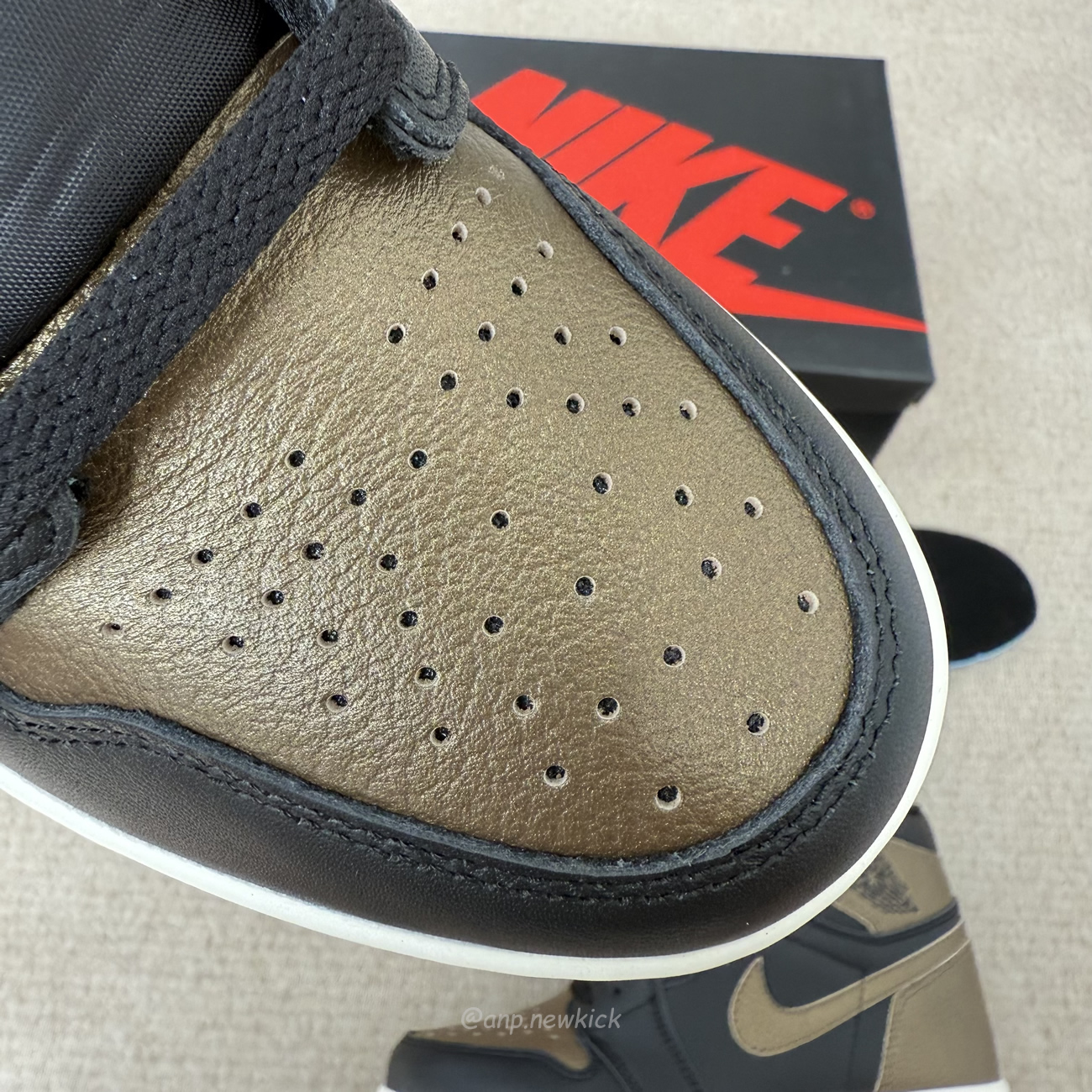 Air Jordan 1 Retro High Og Black Metallic Gold Dz5485 071 (7) - www.newkick.vip