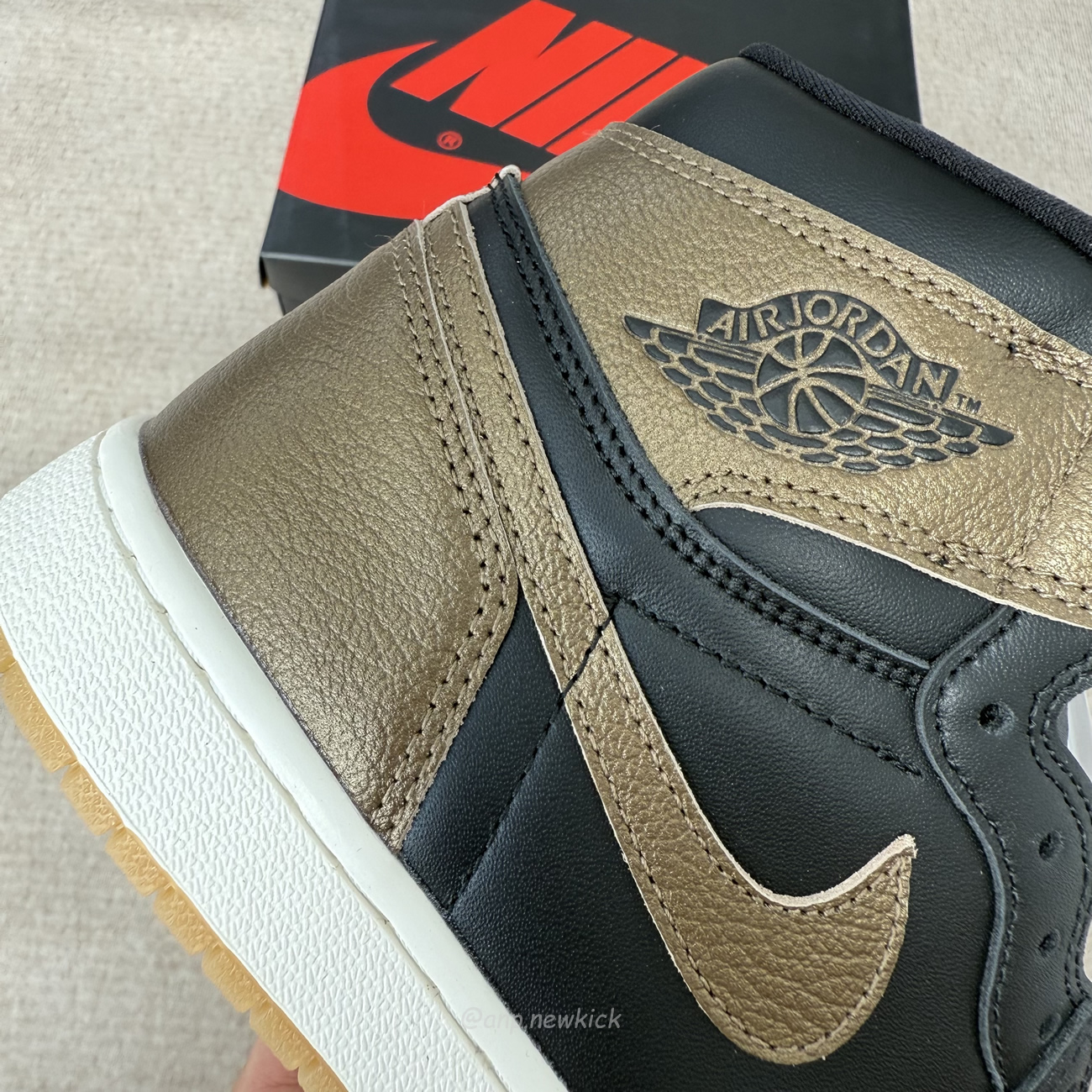 Air Jordan 1 Retro High Og Black Metallic Gold Dz5485 071 (8) - www.newkick.vip