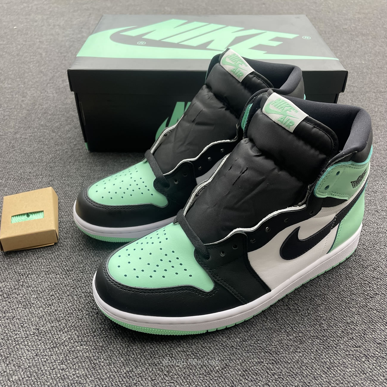 Air Jordan 1 Retro High Og Green Glow Dz5485 130 (3) - www.newkick.vip