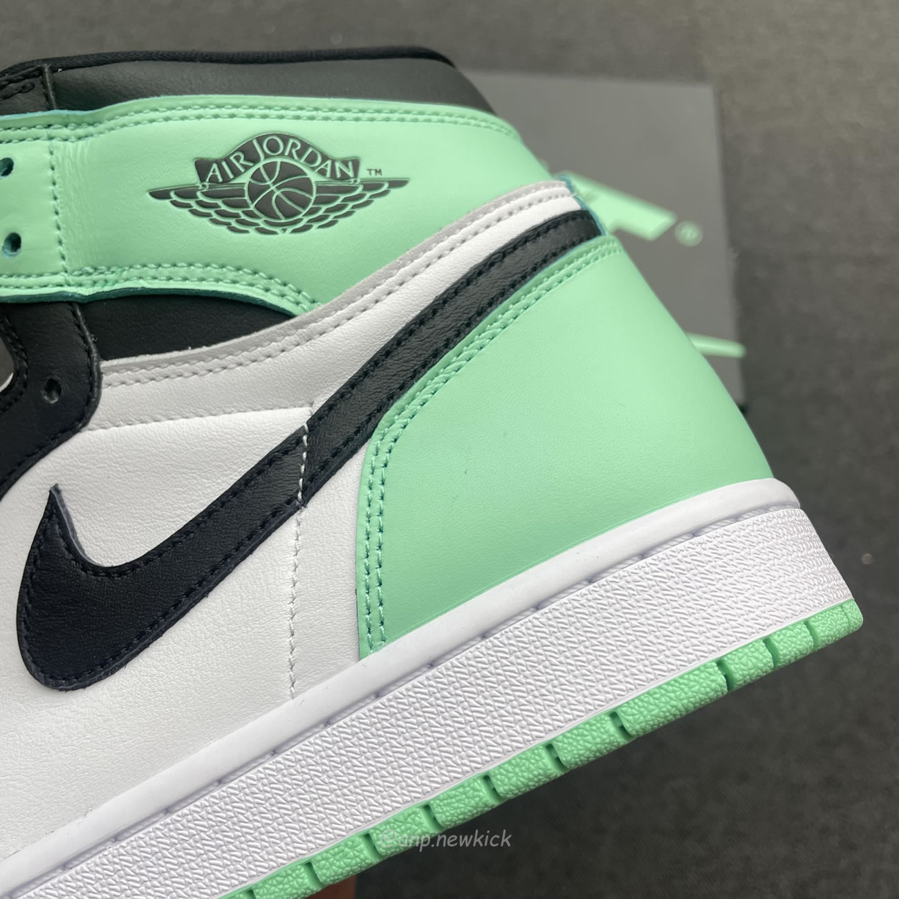 Air Jordan 1 Retro High Og Green Glow Dz5485 130 (2) - www.newkick.vip