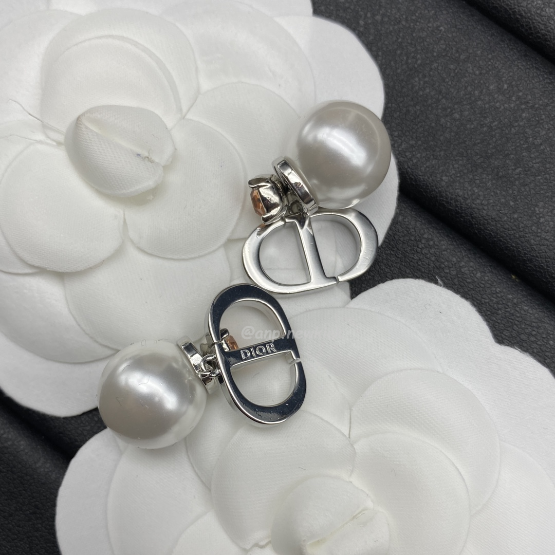 Dior Earrings (16) - www.newkick.vip Dior Earrings (16) - www.newkick.vip