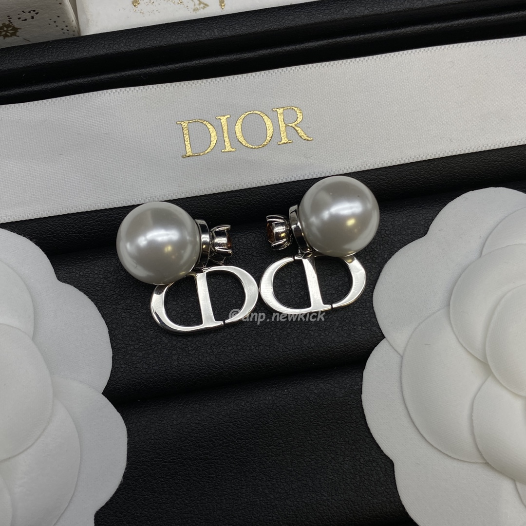 Dior Earrings (18) - www.newkick.vip Dior Earrings (18) - www.newkick.vip