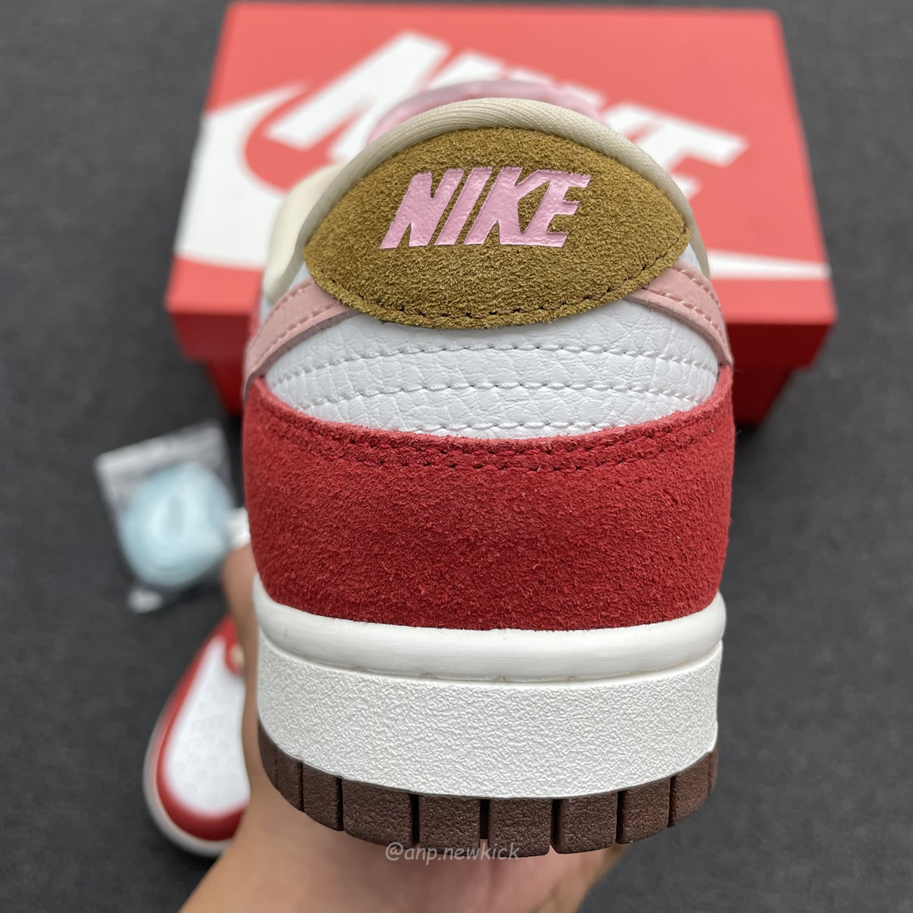 Nike Dunk Low Prm Bacon Womens Fb7910 600 (2) - www.newkick.vip
