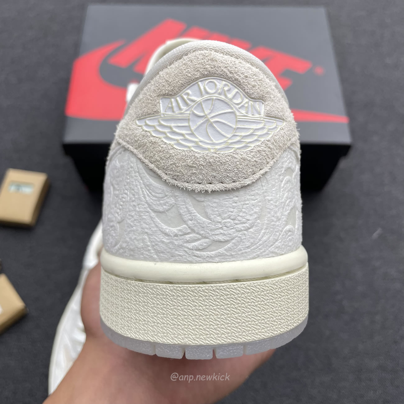 Air Jordan 1 Retro Low Og Chris Paul Fz0455 200 (17) - www.newkick.vip Air Jordan 1 Retro Low Og Chris Paul Fz0455 200 (17) - www.newkick.vip