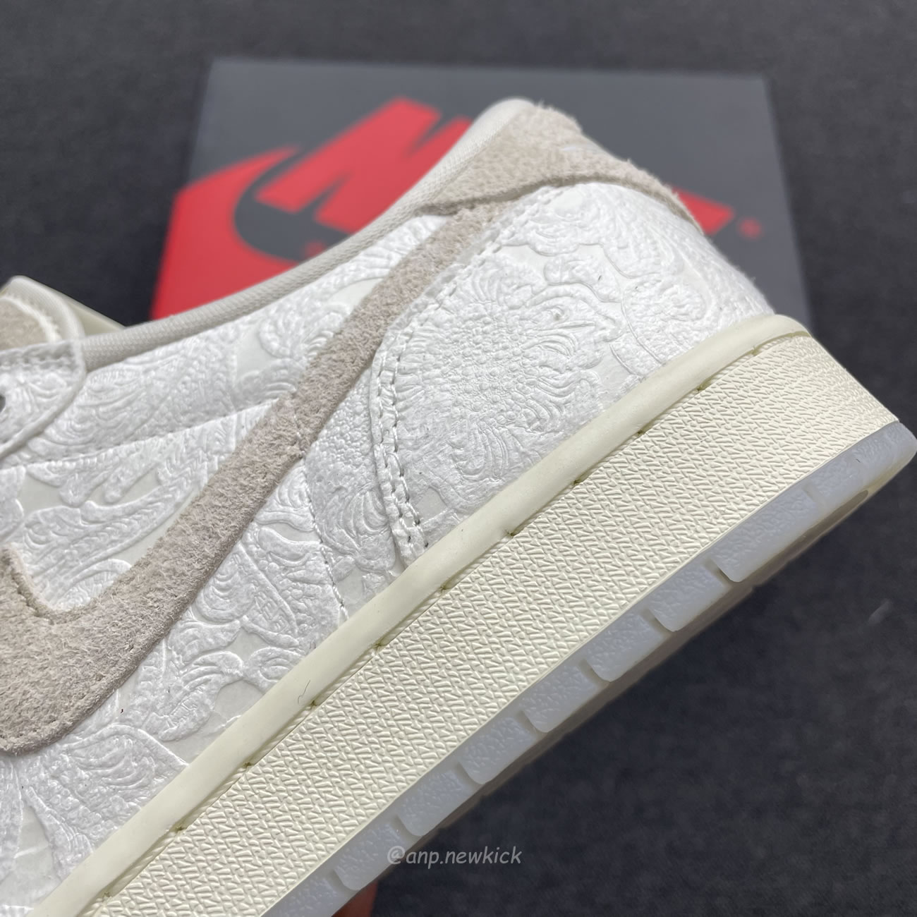 Air Jordan 1 Retro Low Og Chris Paul Fz0455 200 (4) - www.newkick.vip Air Jordan 1 Retro Low Og Chris Paul Fz0455 200 (4) - www.newkick.vip
