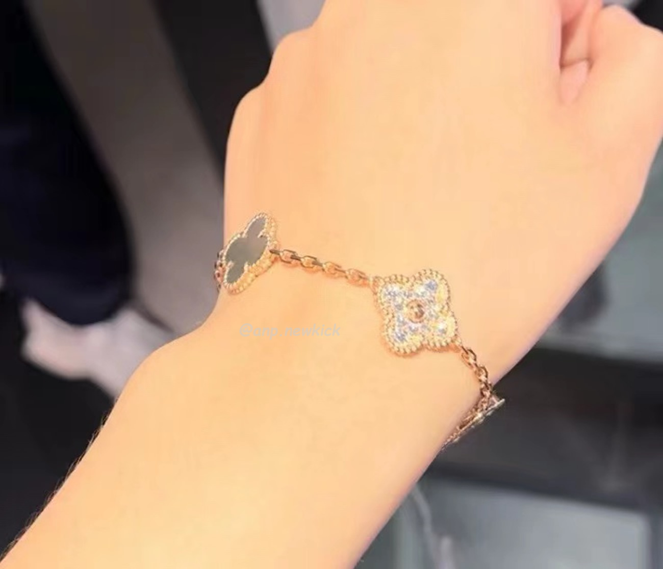 Van Cleef Arpels Vintage Alhambra Four Leaf Clover Gold Bracelet (11) - www.newkick.vip Van Cleef Arpels Vintage Alhambra Four Leaf Clover Gold Bracelet (11) - www.newkick.vip