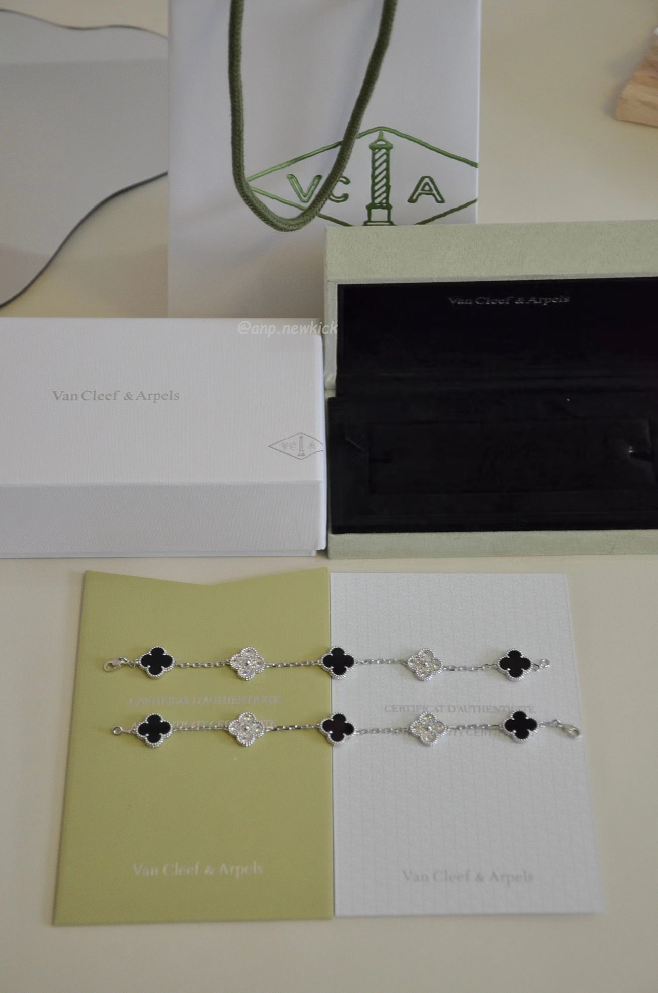 Van Cleef Arpels Vintage Alhambra Four Leaf Clover Gold Bracelet (5) - www.newkick.vip Van Cleef Arpels Vintage Alhambra Four Leaf Clover Gold Bracelet (5) - www.newkick.vip