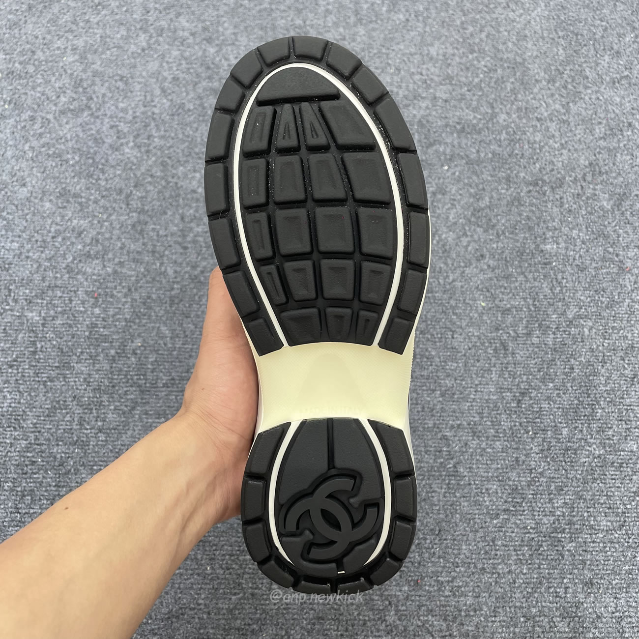 Chanel Cc Runner Silver Laminate G39792 Y56368 K5451 (2) - www.newkick.vip