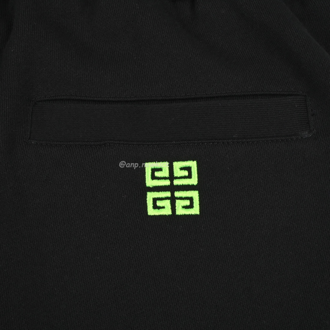 Givenchy Logo Colorful Printed Logo Capris (8) - www.newkick.vip Givenchy Logo Colorful Printed Logo Capris (8) - www.newkick.vip