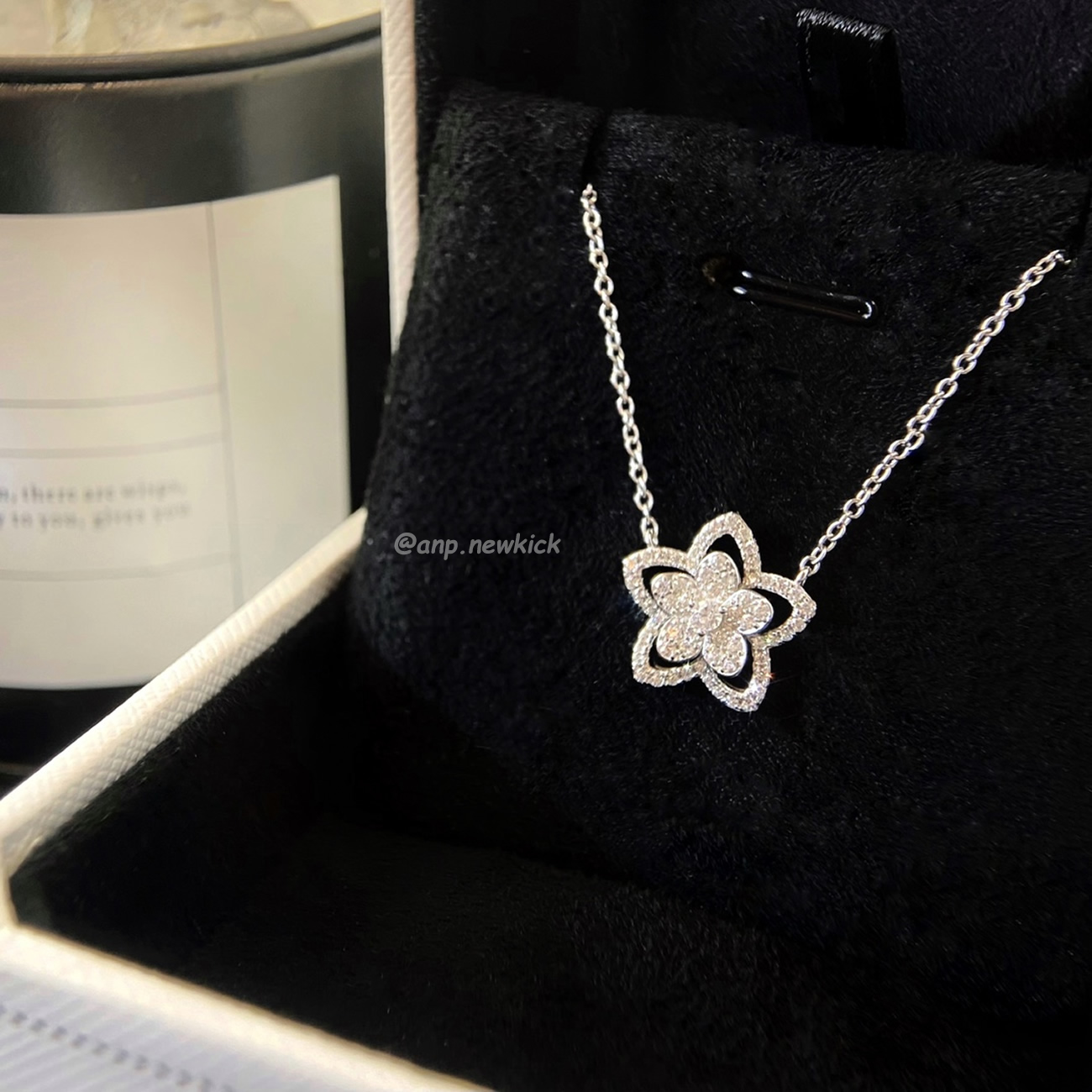 Graff Wild Flower Diamond Pendant (7) - www.newkick.vip Graff Wild Flower Diamond Pendant (7) - www.newkick.vip