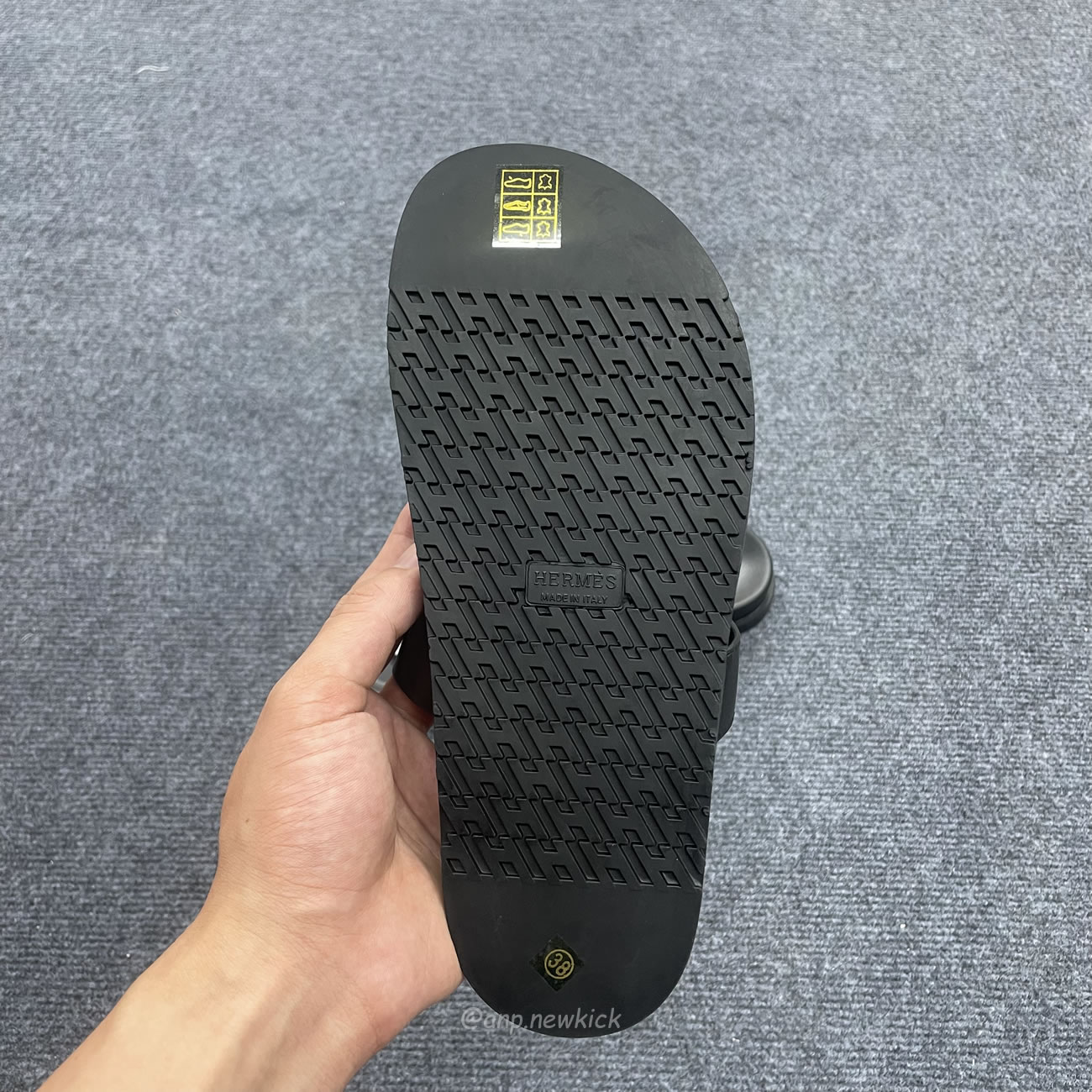 Hermes Chypre Sandal Noir Calfskin Leather H211865z (2) - www.newkick.vip Hermes Chypre Sandal Noir Calfskin Leather H211865z (2) - www.newkick.vip