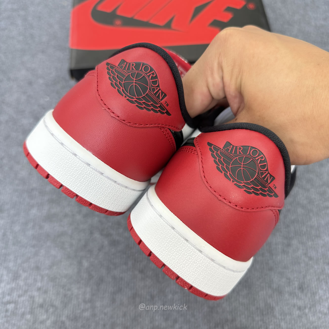 Air Jordan 1 Retro Low Og Chicago 2025 Hq6998 600 (2) - www.newkick.vip Air Jordan 1 Retro Low Og Chicago 2025 Hq6998 600 (2) - www.newkick.vip