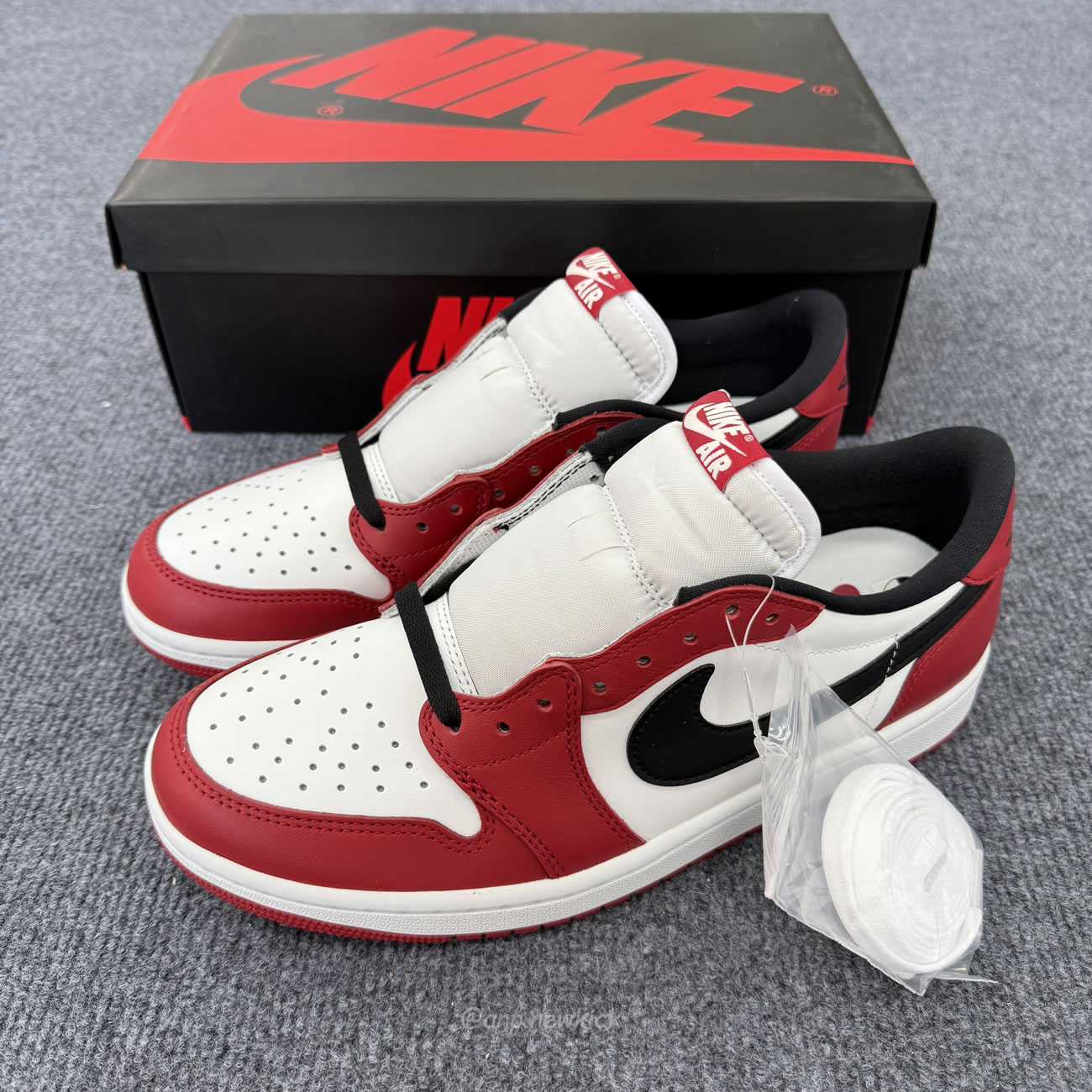 Air Jordan 1 Retro Low Og Chicago 2025 Hq6998 600 (6) - www.newkick.vip