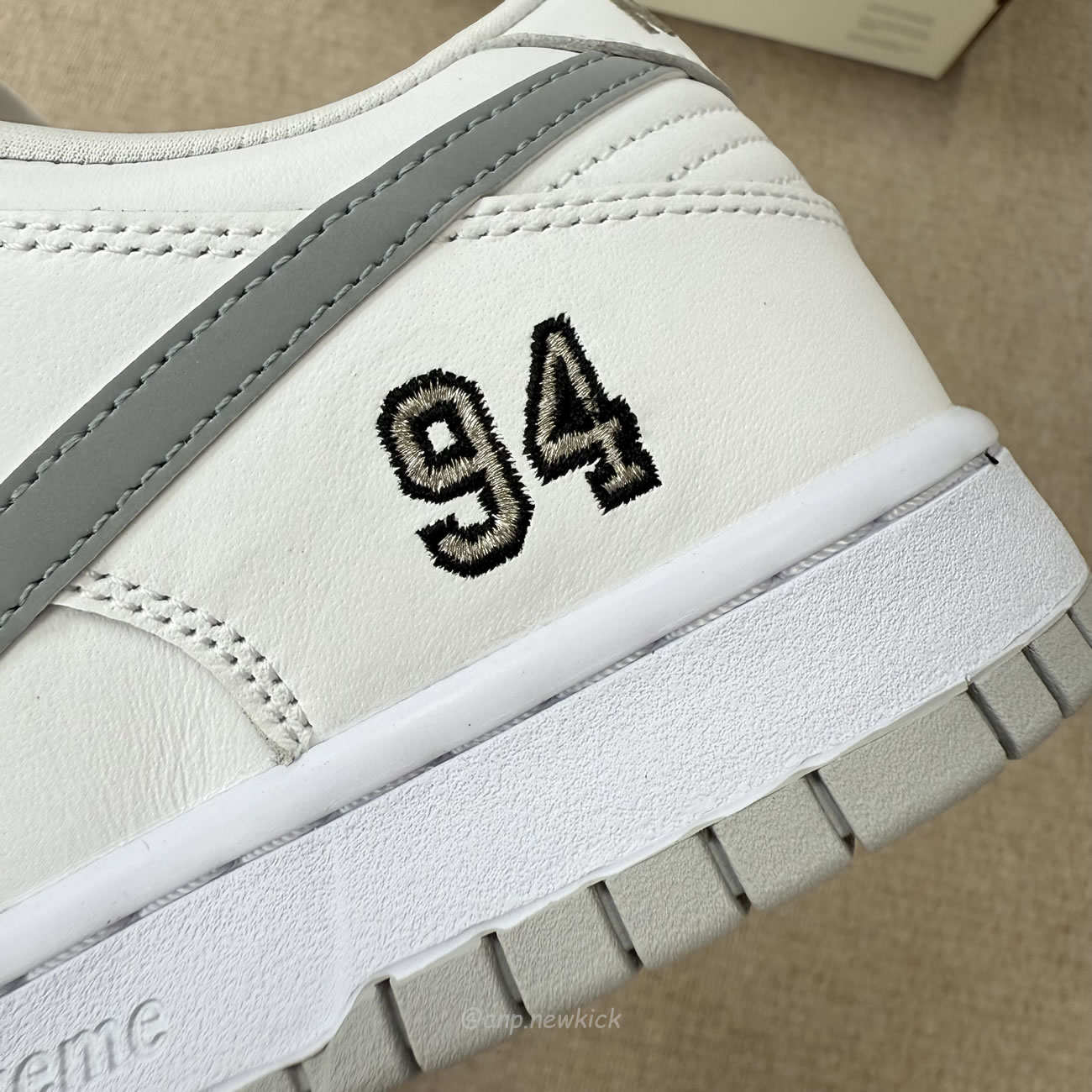 Nike Sb Dunk Low Supreme 94 White Metallic Silver Hq8487 100 (3) - www.newkick.vip