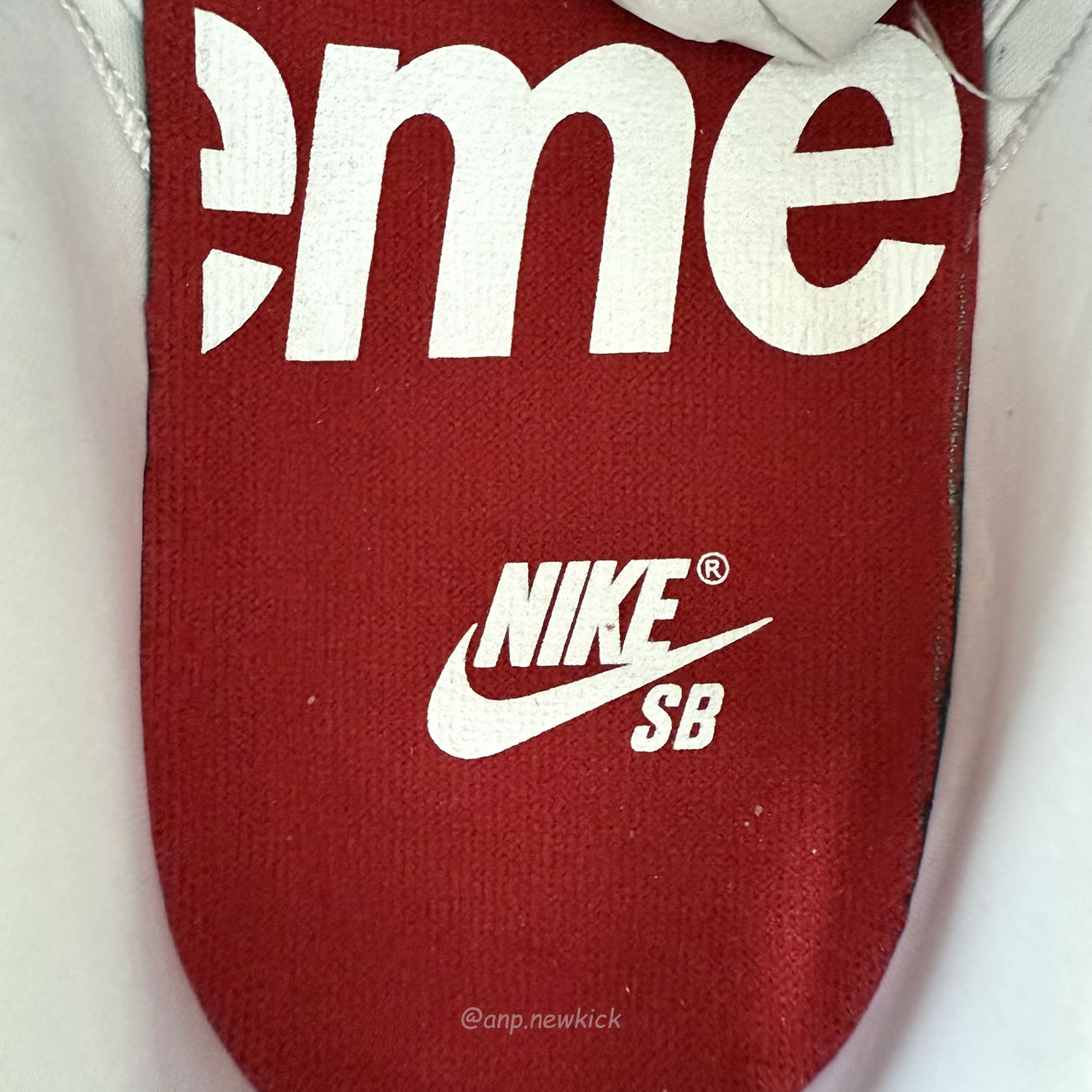 Nike Sb Dunk Low Supreme 94 White Metallic Silver Hq8487 100 (4) - www.newkick.vip