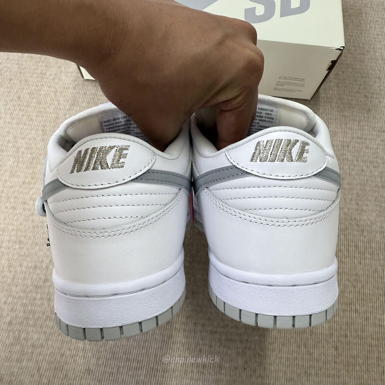 Nike Sb Dunk Low Supreme 94 White Metallic Silver Hq8487 100 (6) - www.newkick.vip
