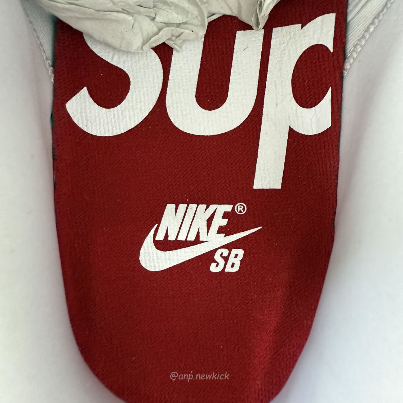 Nike Sb Dunk Low Supreme 94 White Metallic Silver Hq8487 100 (8) - www.newkick.vip