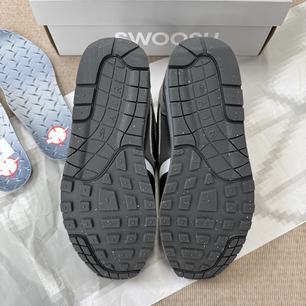 Nike Air Max 1 Swoosh Low Poly Big Head Mode Ib9898 001 (9) - www.newkick.vip