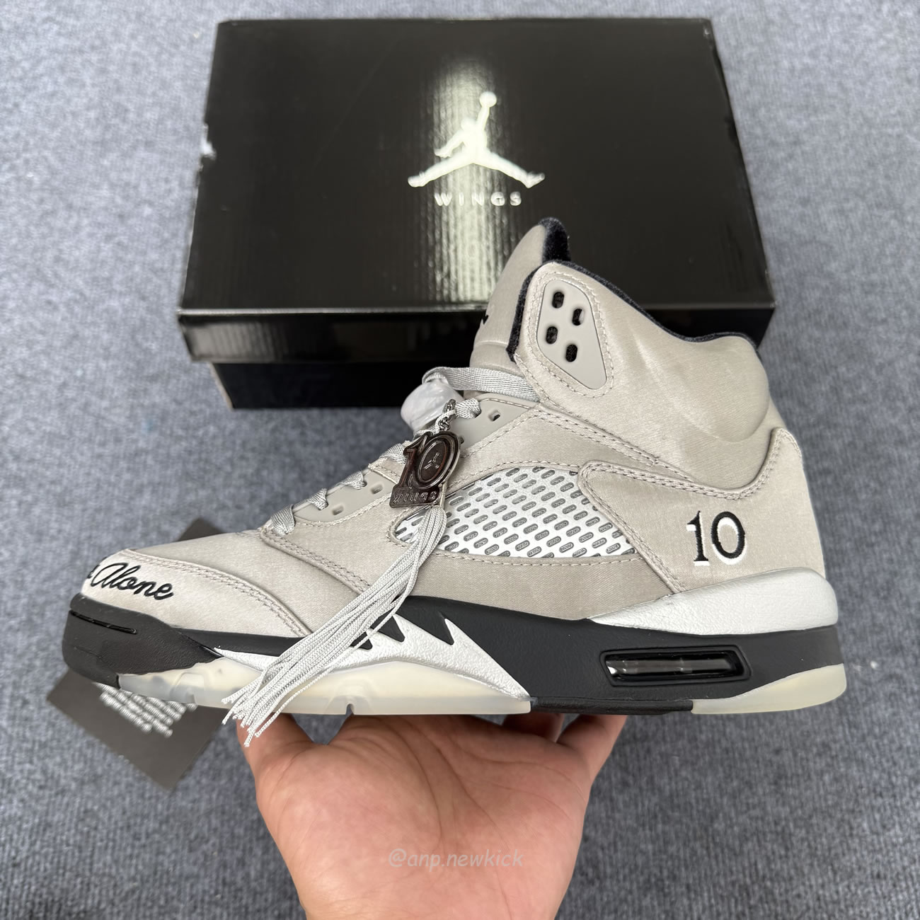 Air Jordan 5 Retro Wings 2025 Womens Io2038 001 (4) - www.newkick.vip