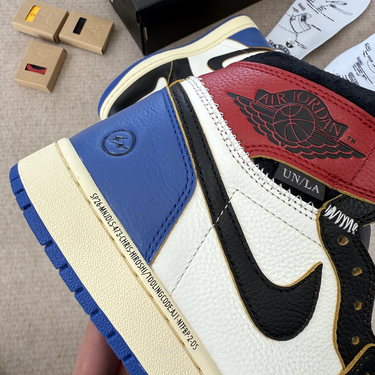 Air Jordan 1 Retro High Og Sp Fragment X Union La Varsity Red Sport Royal Io7847 002 (4) - www.newkick.vip Air Jordan 1 Retro High Og Sp Fragment X Union La Varsity Red Sport Royal Io7847 002 (4) - www.newkick.vip